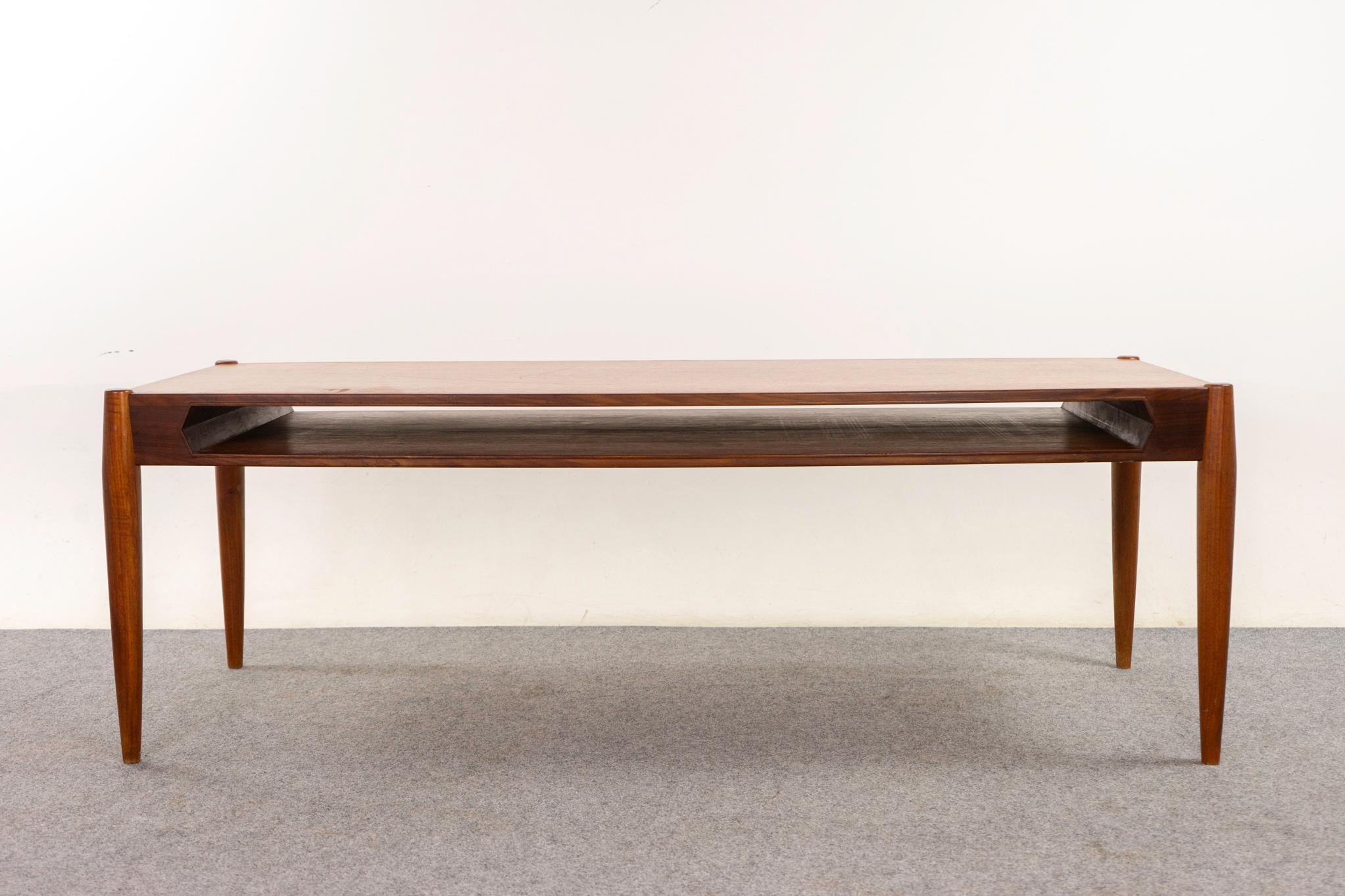 Table basse danoise en teck The Moderns en vente 4