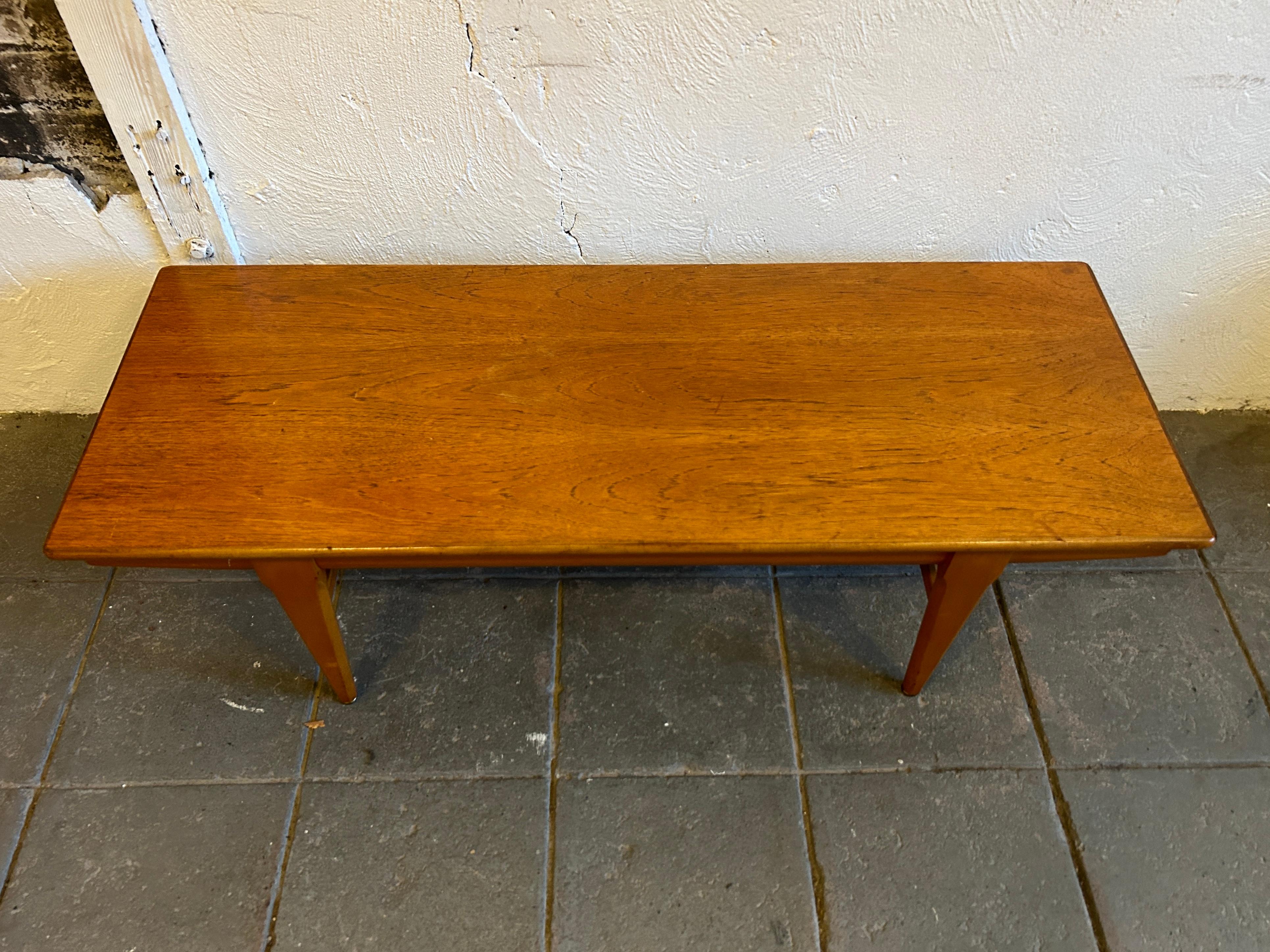 Mid-Century Modern Danish modern Teak coffee table For Sale