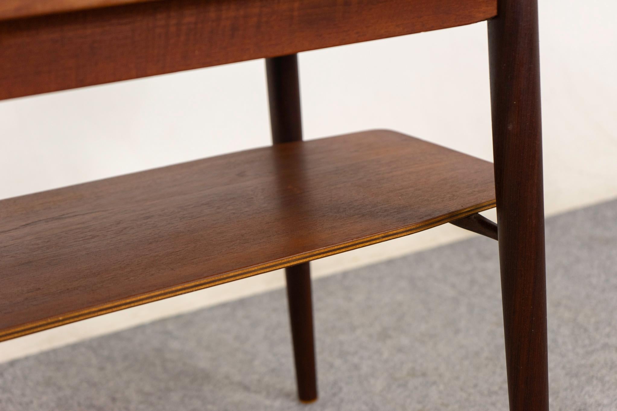 Scandinave moderne Table basse danoise en teck The Moderns en vente