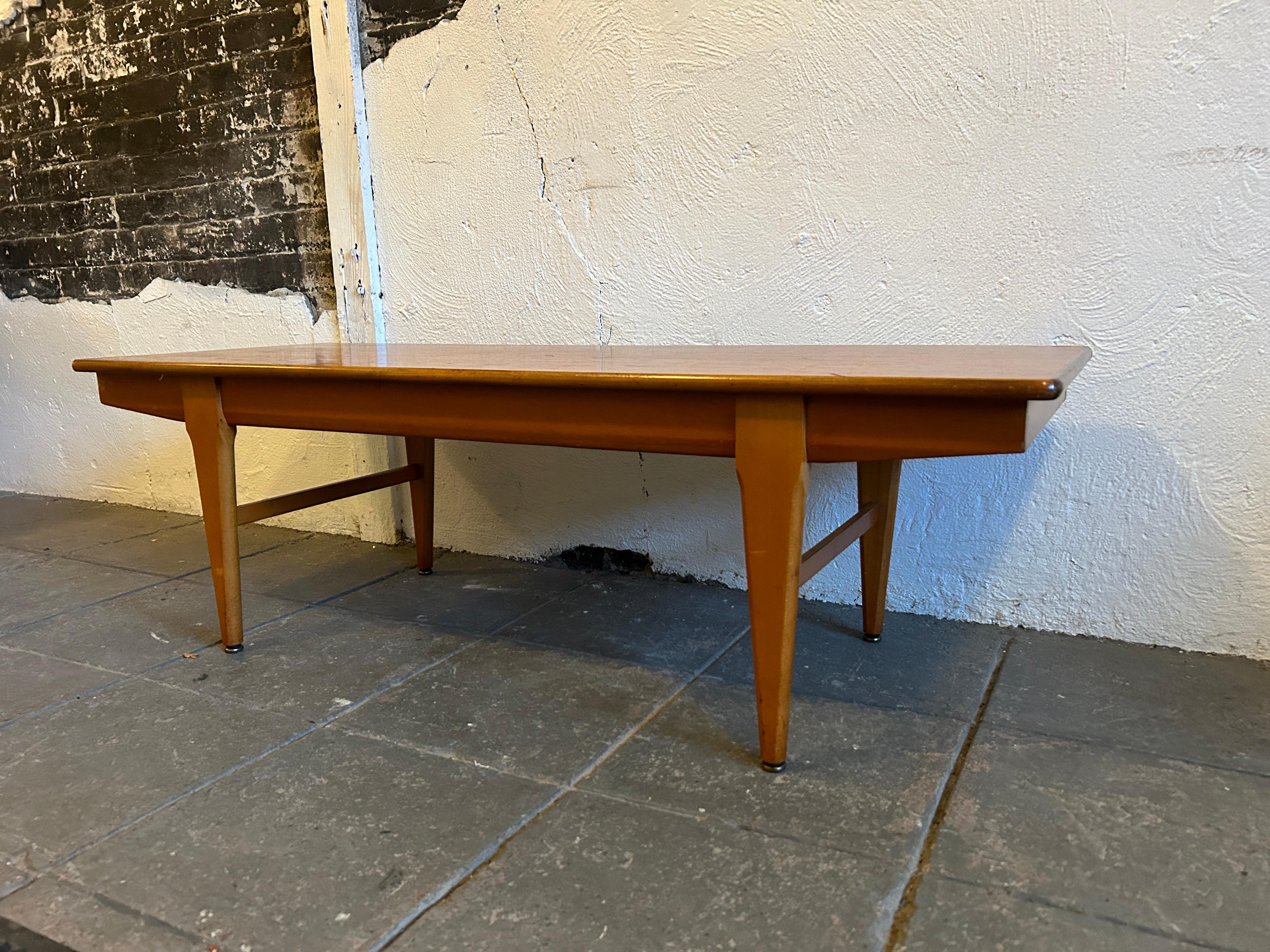 Danois Table basse danoise moderne en teck en vente
