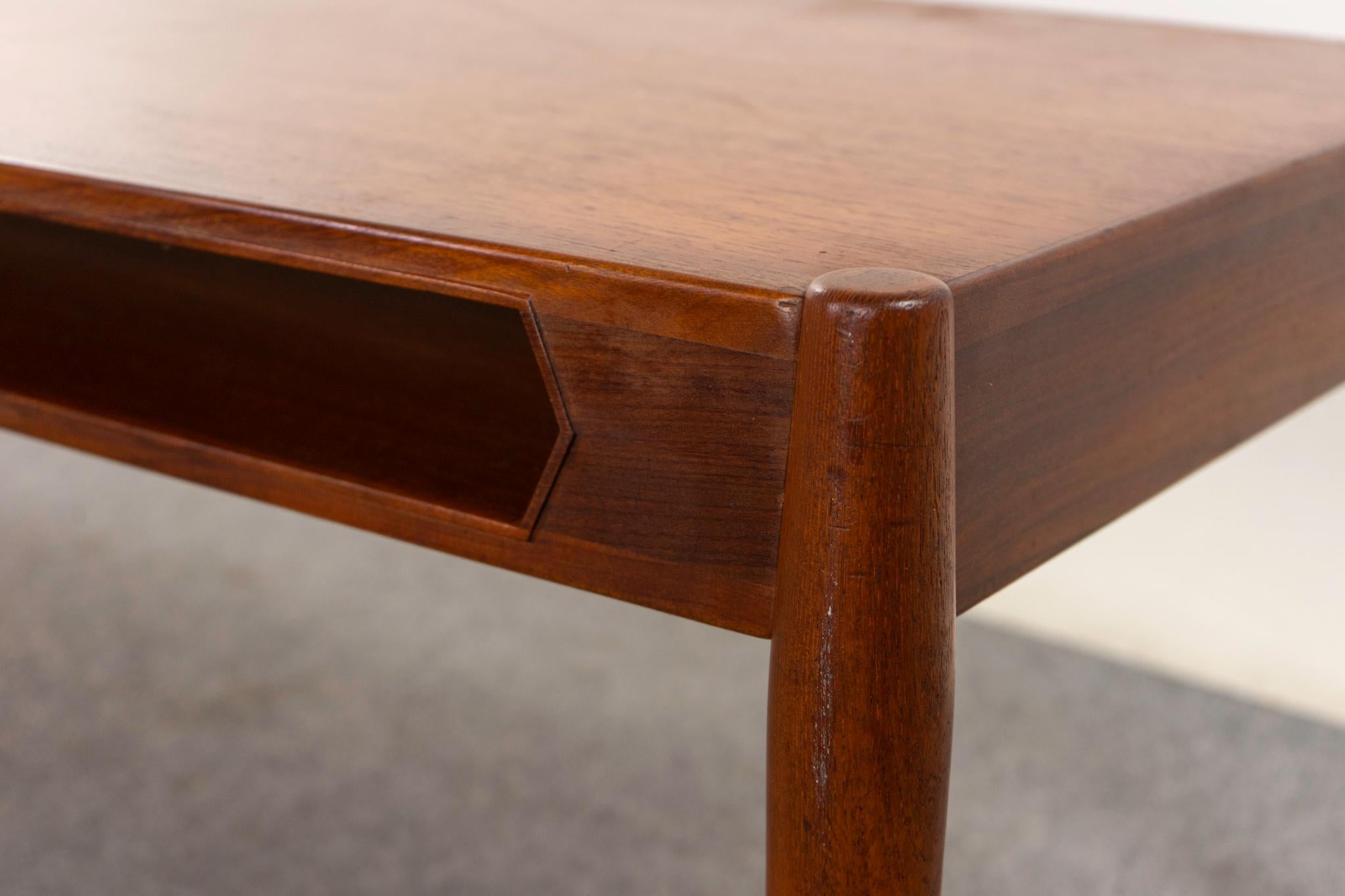 Milieu du XXe siècle Table basse danoise en teck The Moderns en vente