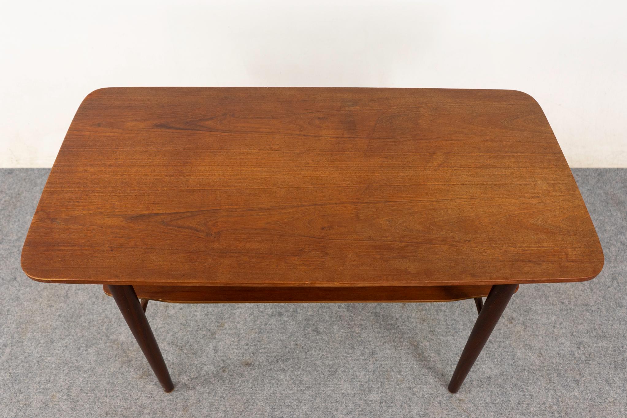 Placage Table basse danoise en teck The Moderns en vente