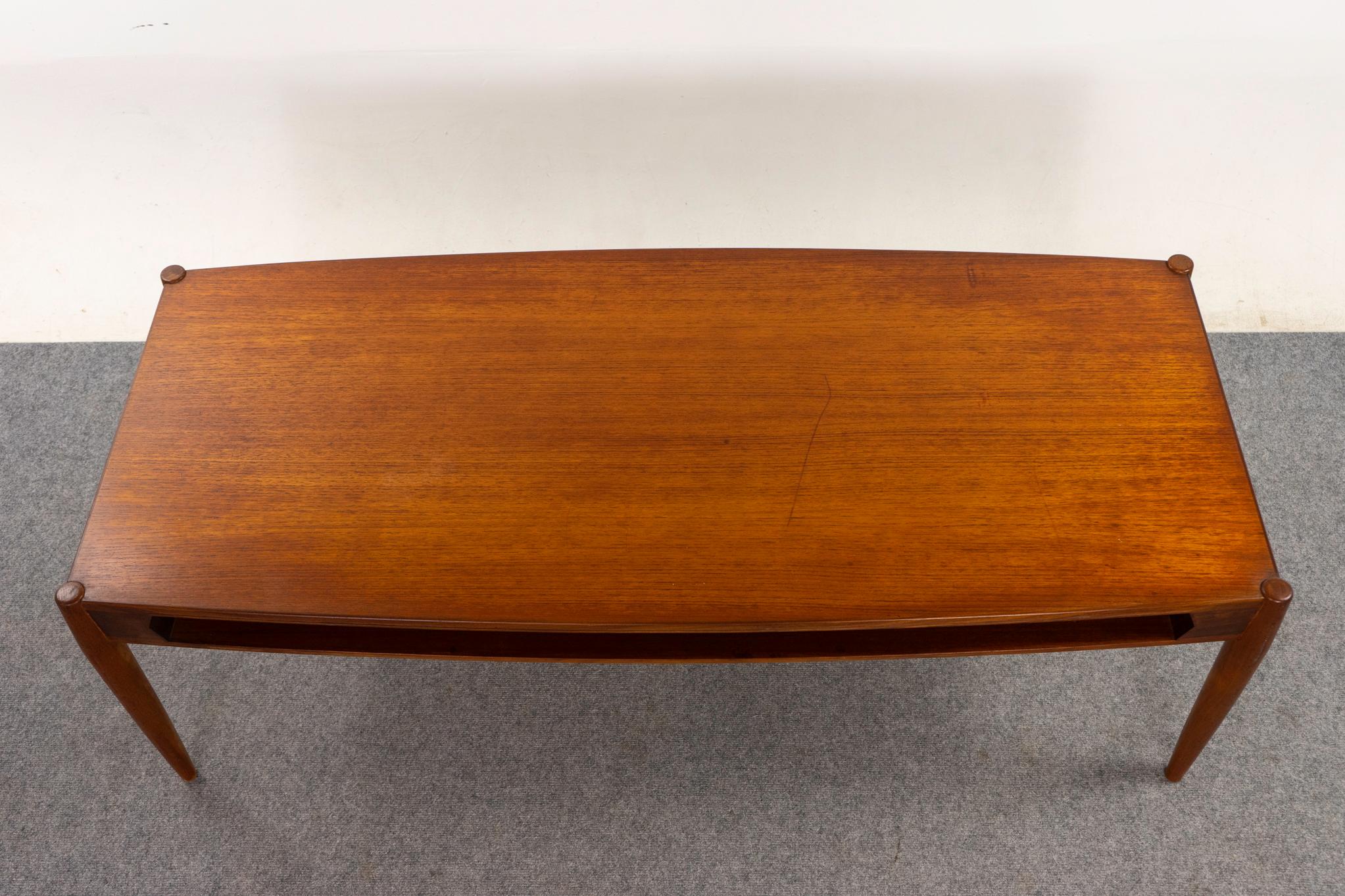 Teck Table basse danoise en teck The Moderns en vente