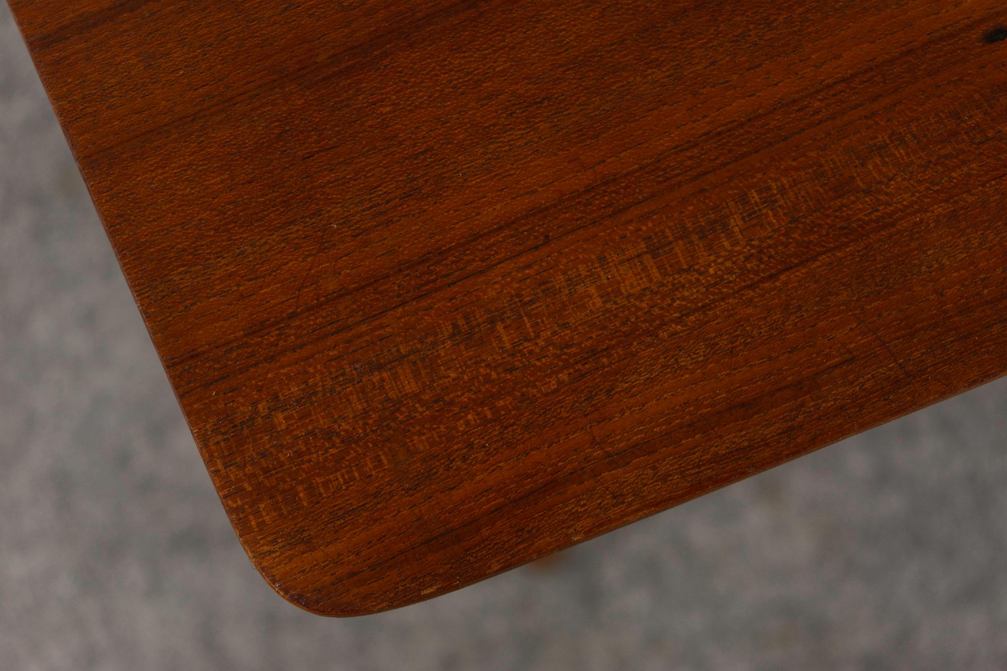 Table basse danoise en teck The Moderns Bon état - En vente à VANCOUVER, CA