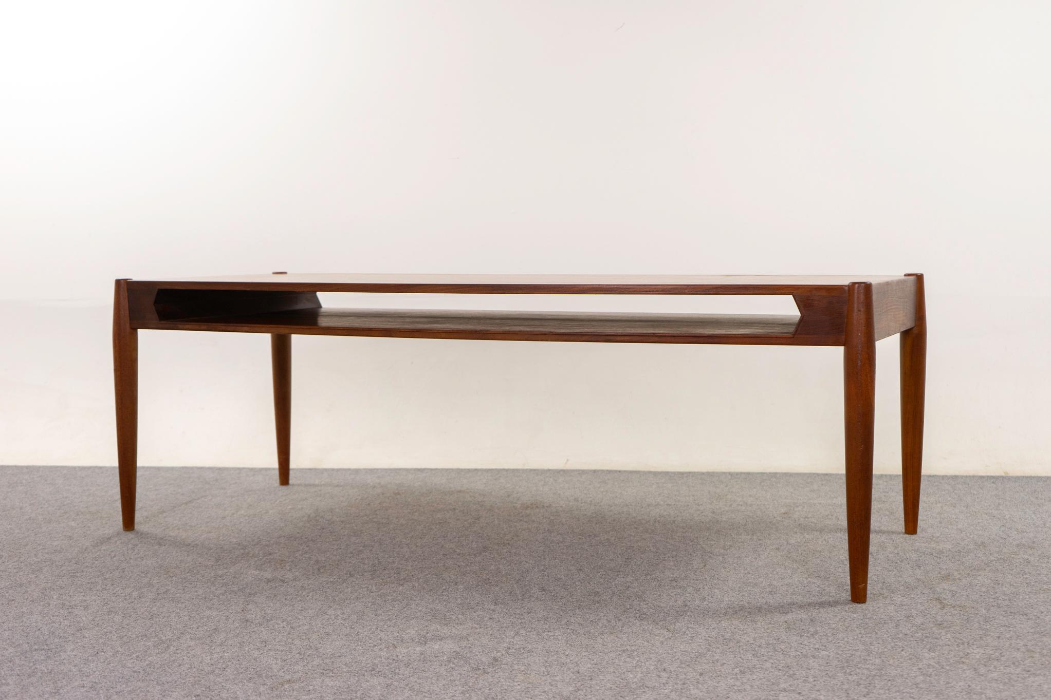 Table basse danoise en teck The Moderns en vente 1