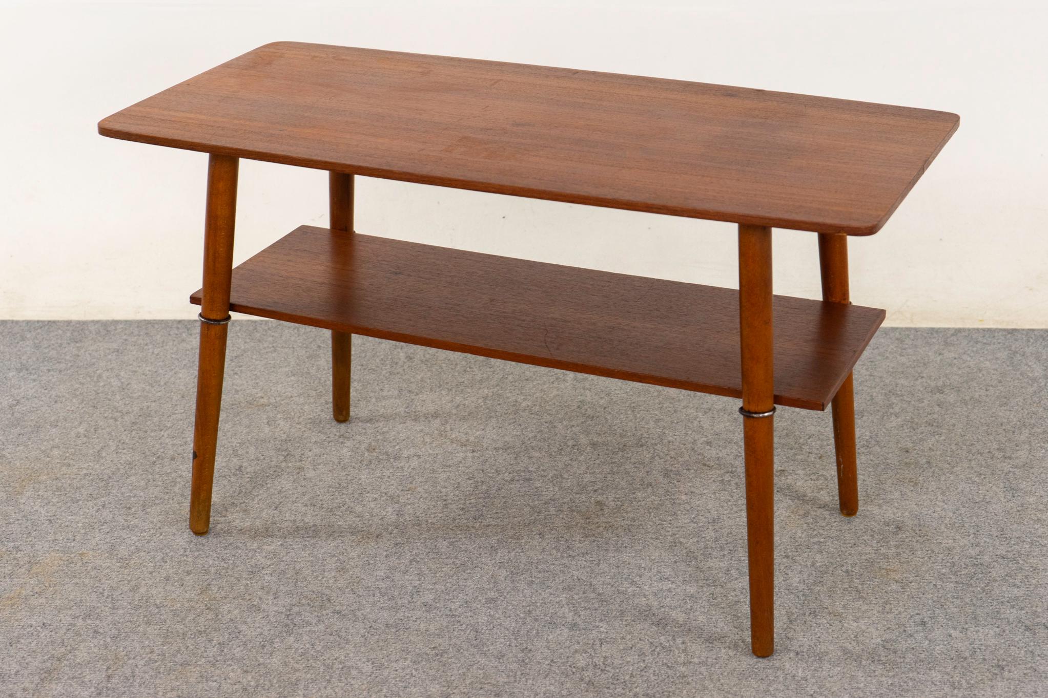 Milieu du XXe siècle Table basse danoise en teck The Moderns en vente