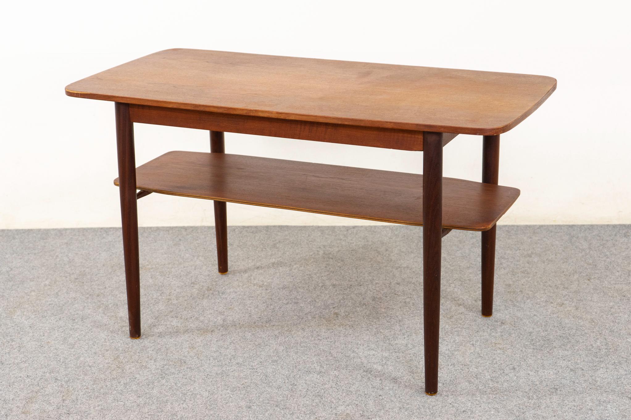 Teck Table basse danoise en teck The Moderns en vente
