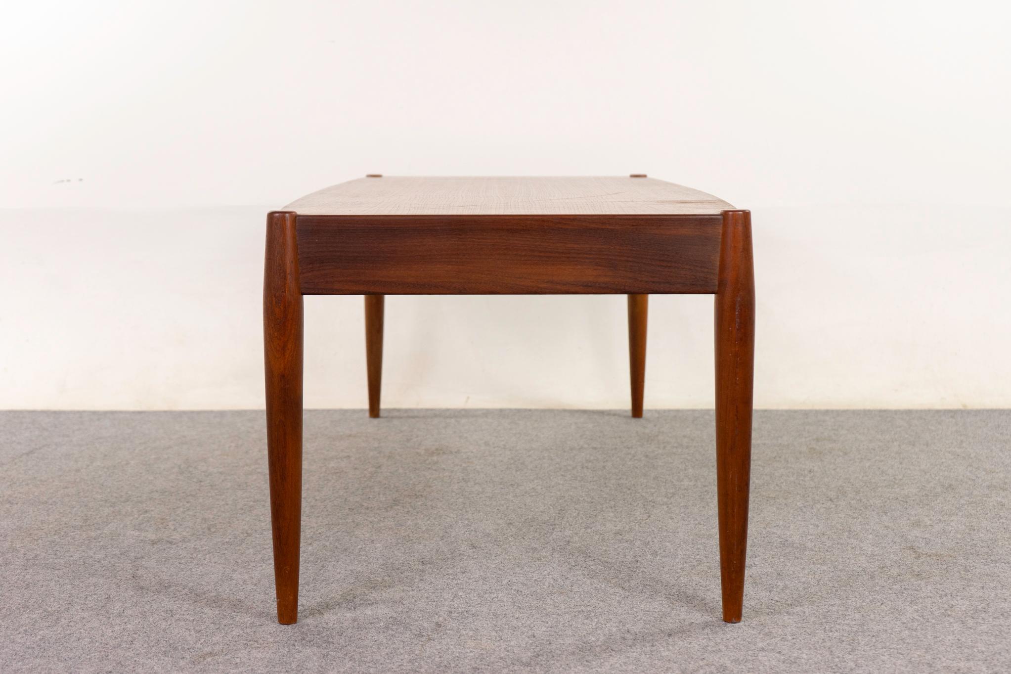 Table basse danoise en teck The Moderns en vente 3
