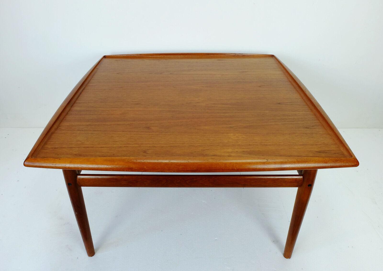 Danish modern 1960s teak coffee table designed by Grete Jalk. Legs and rim solid teak wood, table top teak veneer.

Pre-used, good condition, minor traces of use and age.

Dimensions: width and depth 37 2 / 5