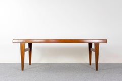 Table basse moderne danoise en teck avec tiroir