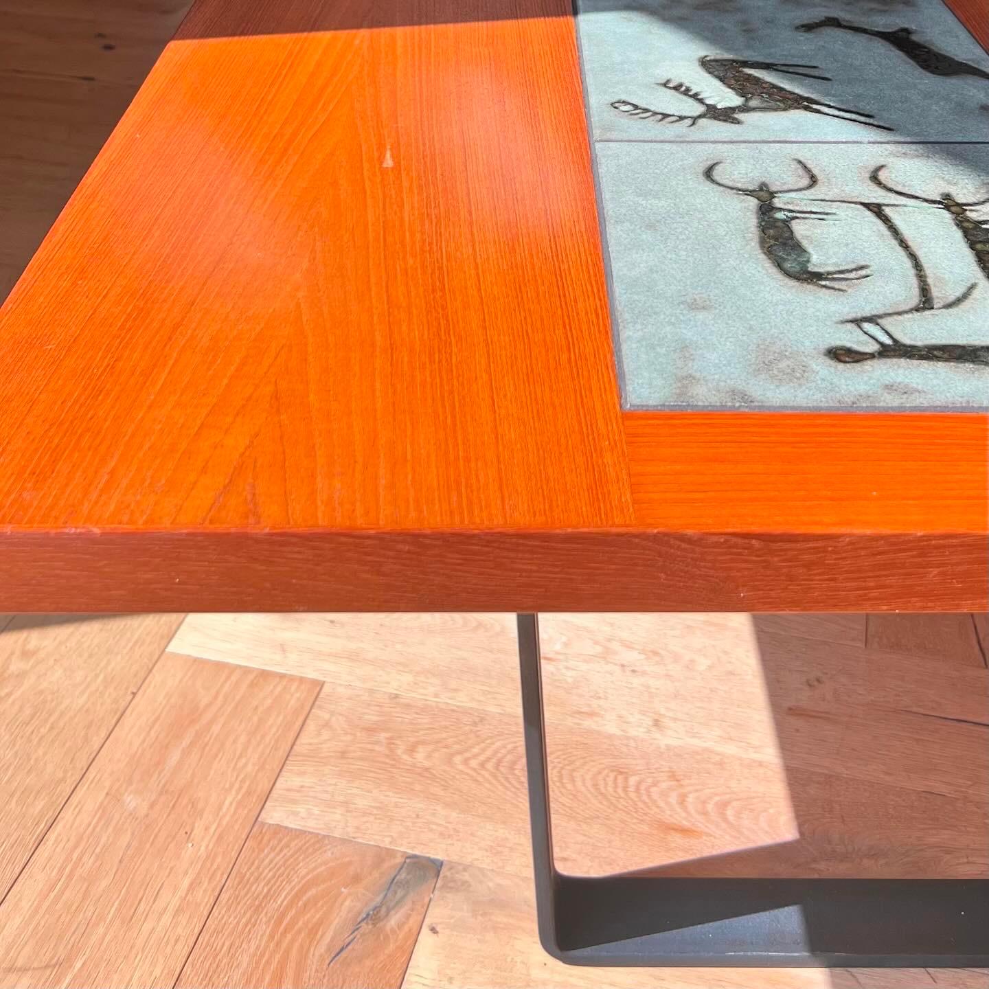 Danish modern teak coffee table with prehistoric tile inlay, 1960s For Sale 1