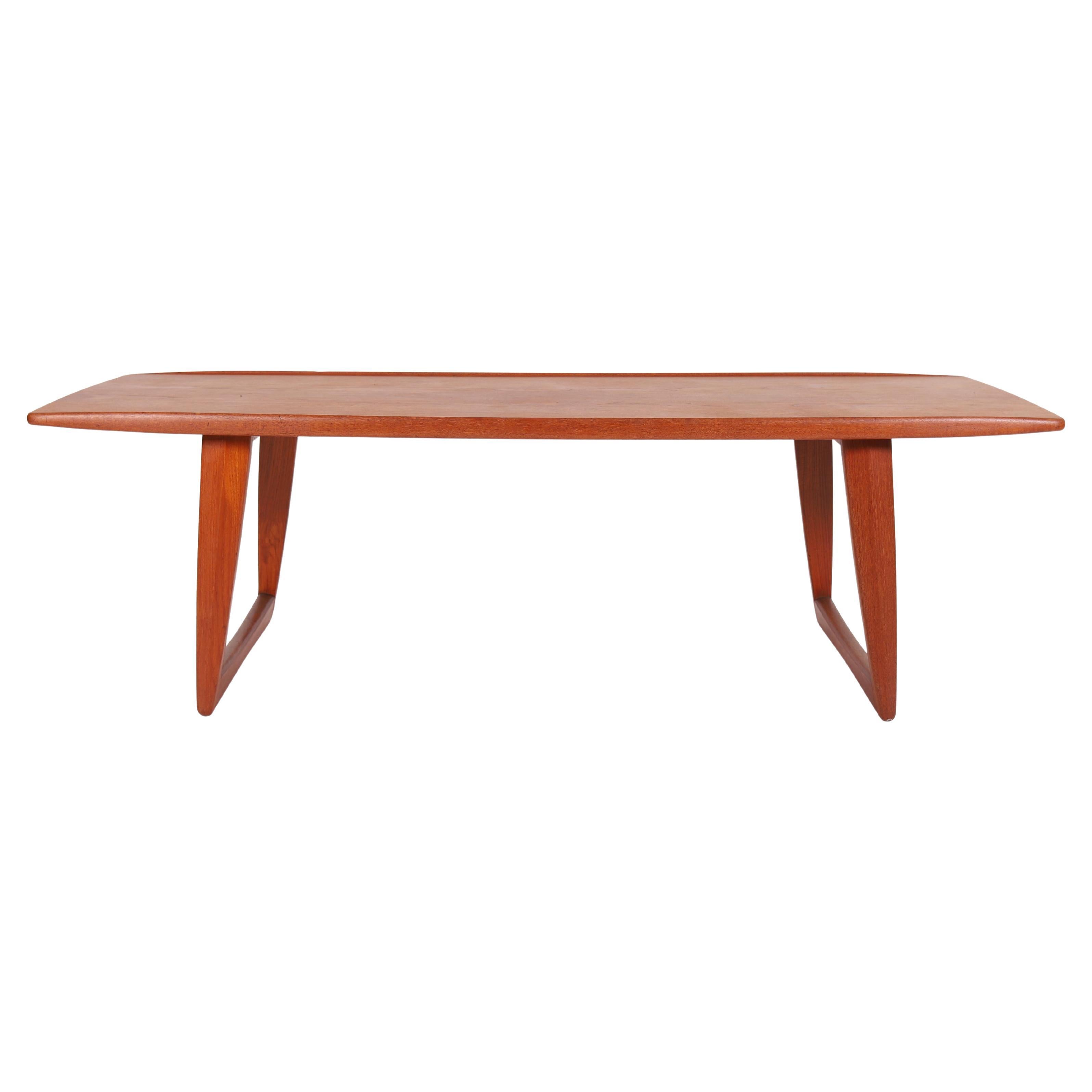 Danish Modern Teak Couchtisch mit Kufengestell