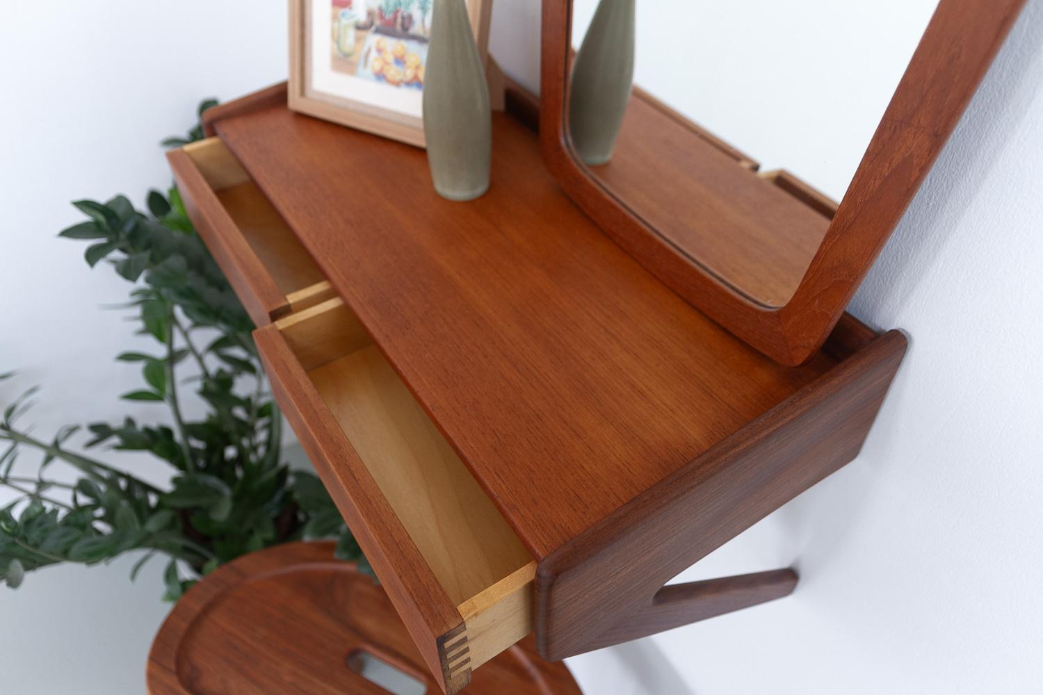 Danish Modern Teak Console by Sigfred Omann for Ølholm, 1960s. 8