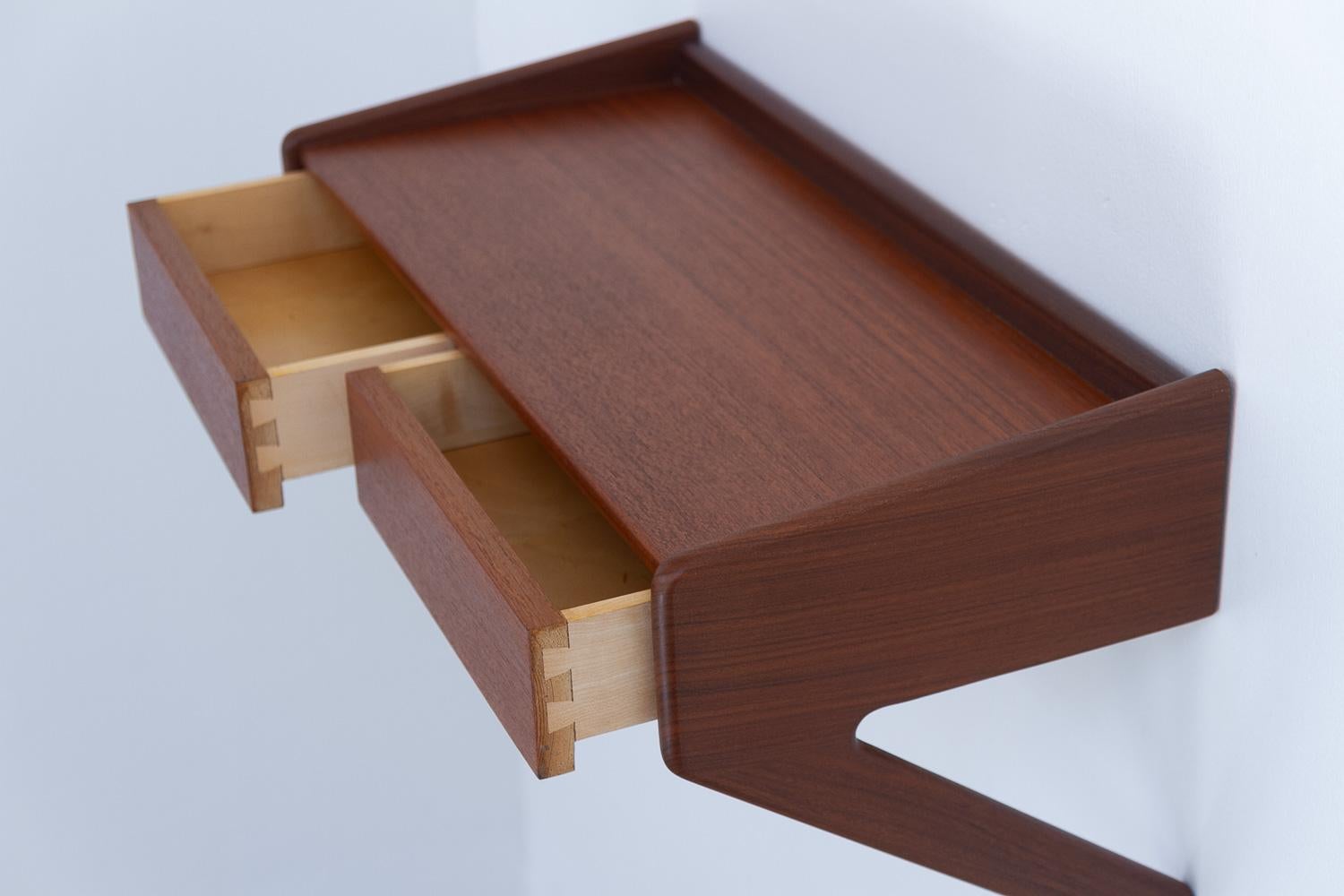 Danish Modern Teak Console by Sigfred Omann for Ølholm, 1960s. In Good Condition In Asaa, DK