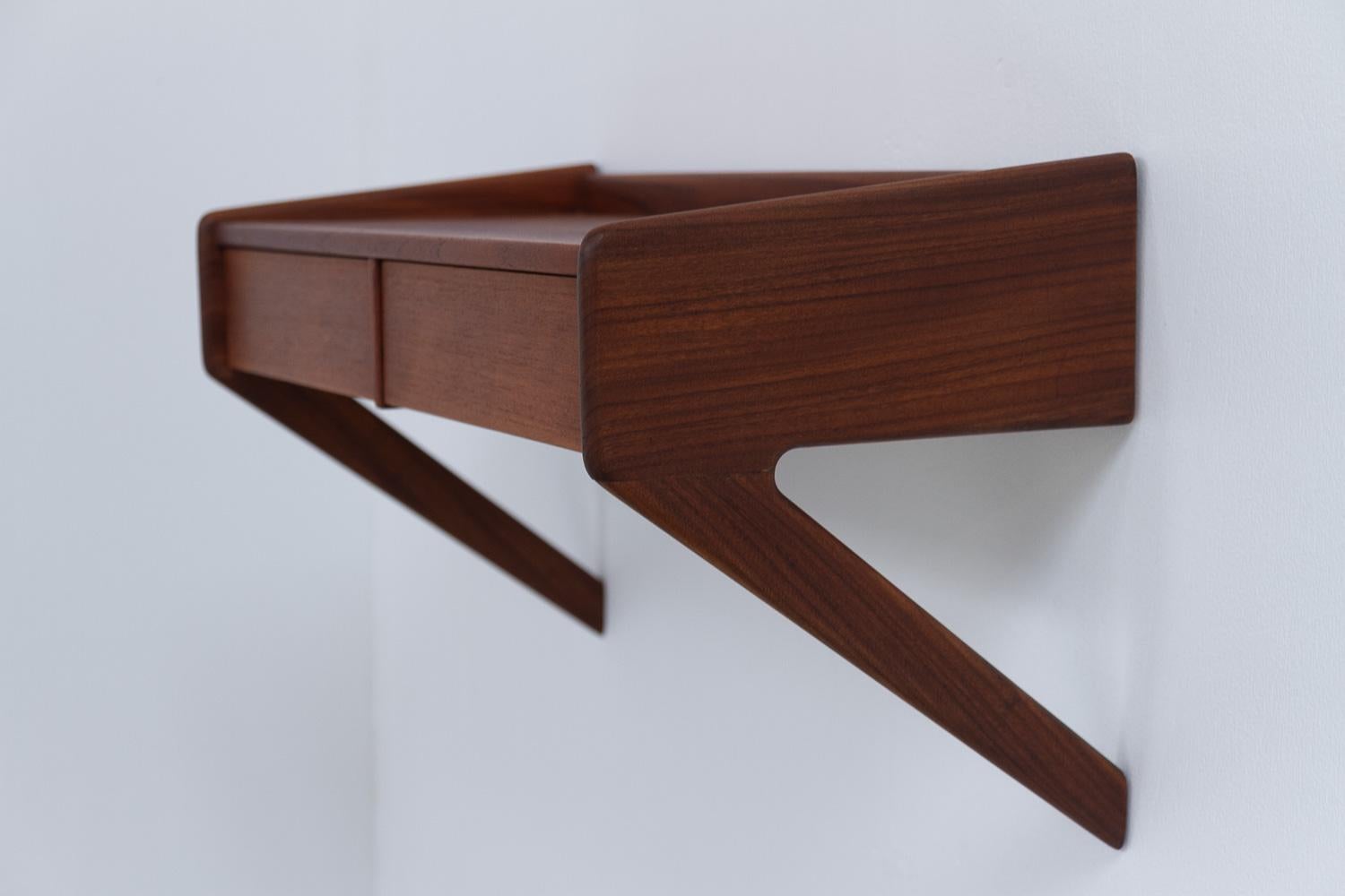Mid-20th Century Danish Modern Teak Console by Sigfred Omann for Ølholm, 1960s.