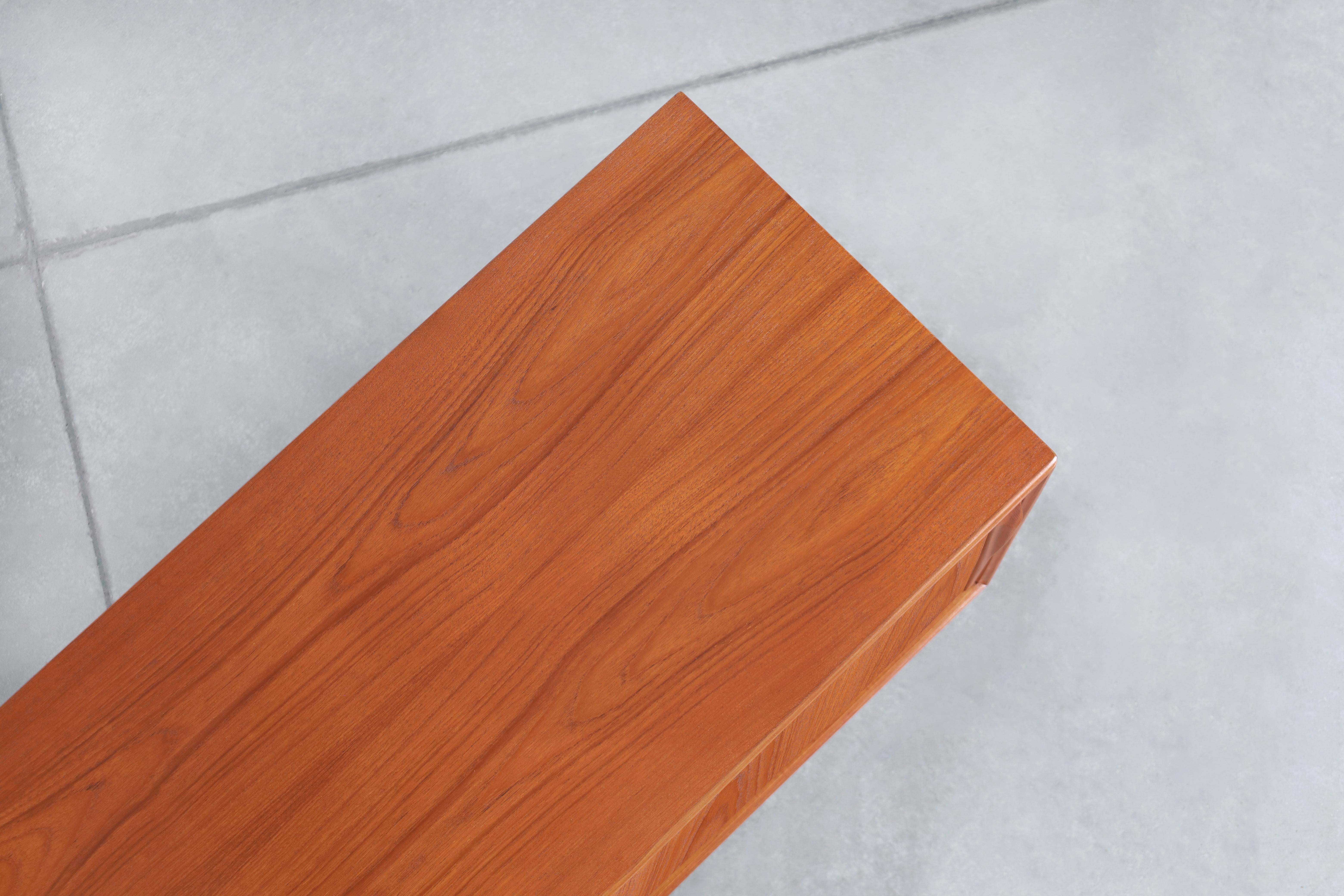 Credenza moderna danese in teak di Axel Christensen per Aco Møbler in vendita 6