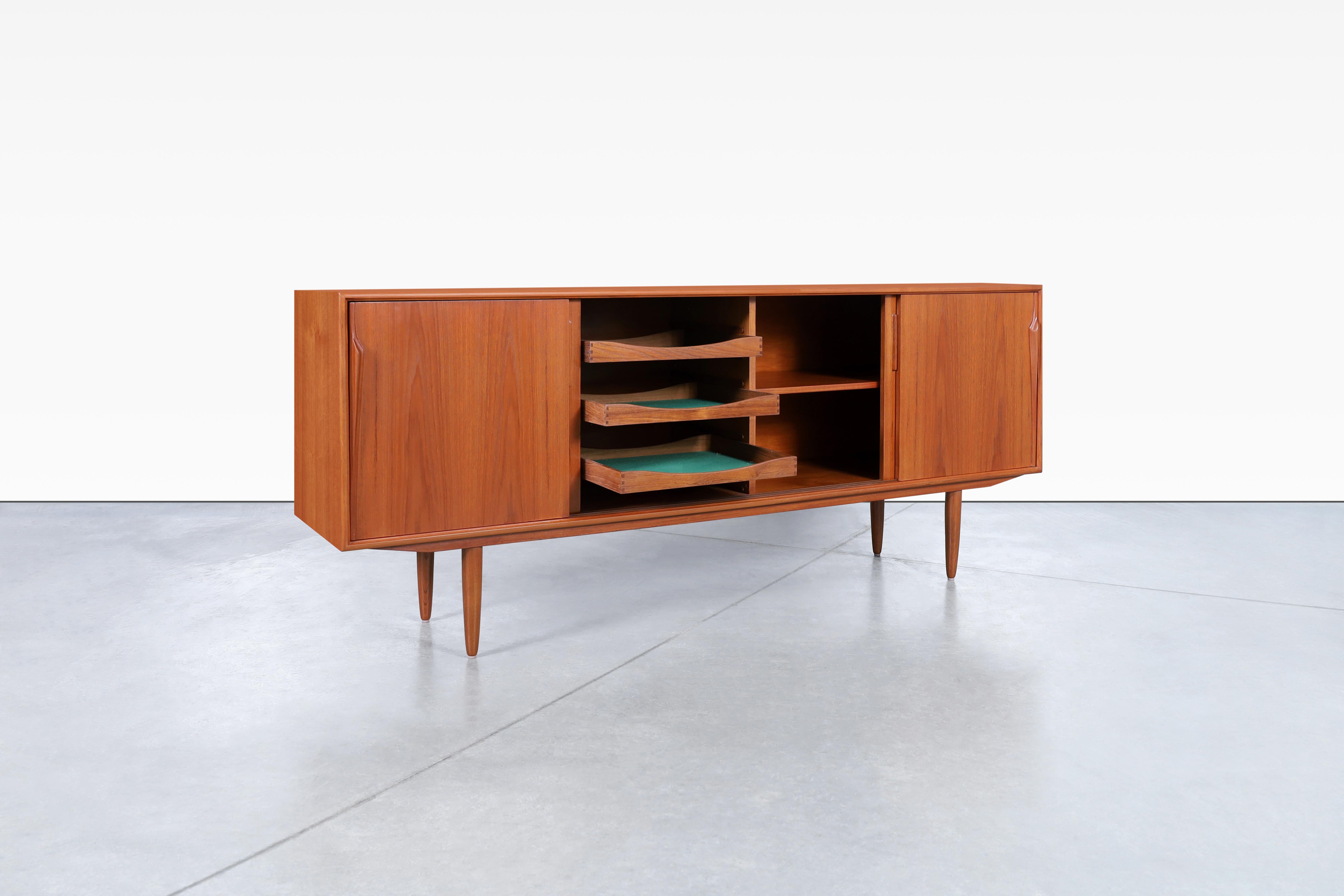 Danish Modern Teak Credenza by Axel Christensen for ACO Møbler In Excellent Condition For Sale In North Hollywood, CA