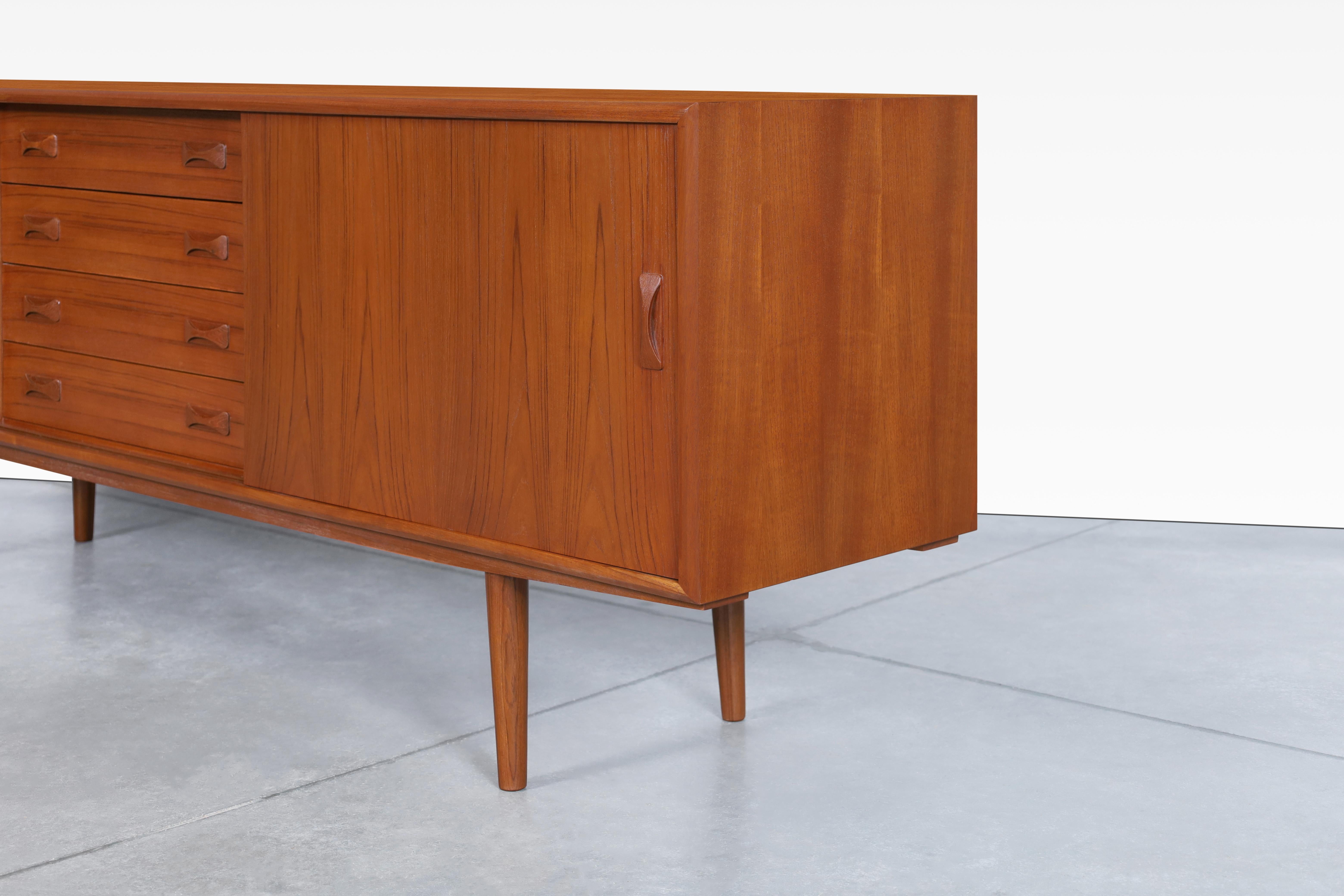 Danish Modern Teak Credenza by Clausen and Son In Excellent Condition For Sale In North Hollywood, CA