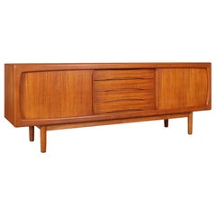 Dänische Moderne Teakholz-Credenza von H.P. Hansen