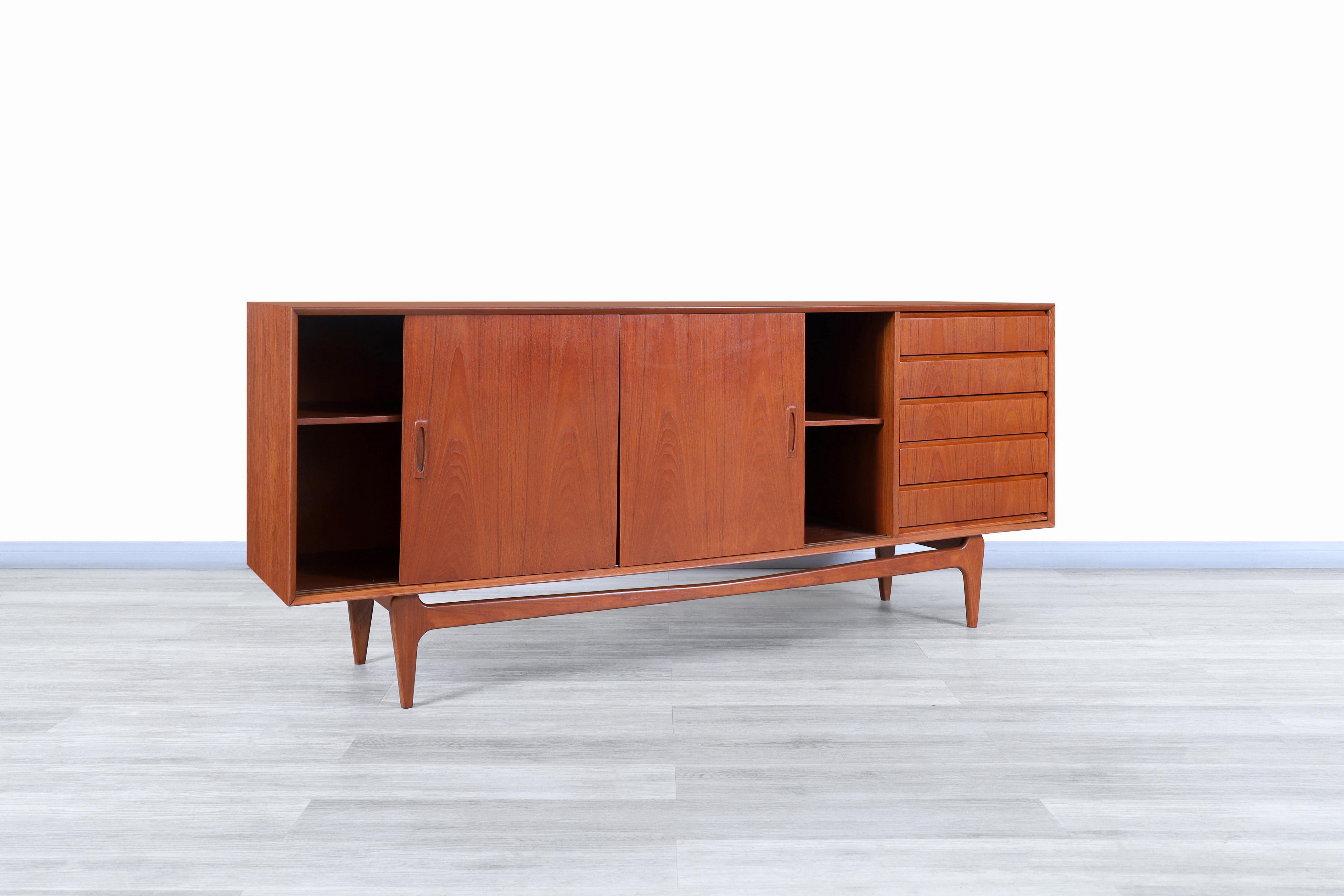 Mid-Century Modern Danish Modern Teak Credenza For Sale