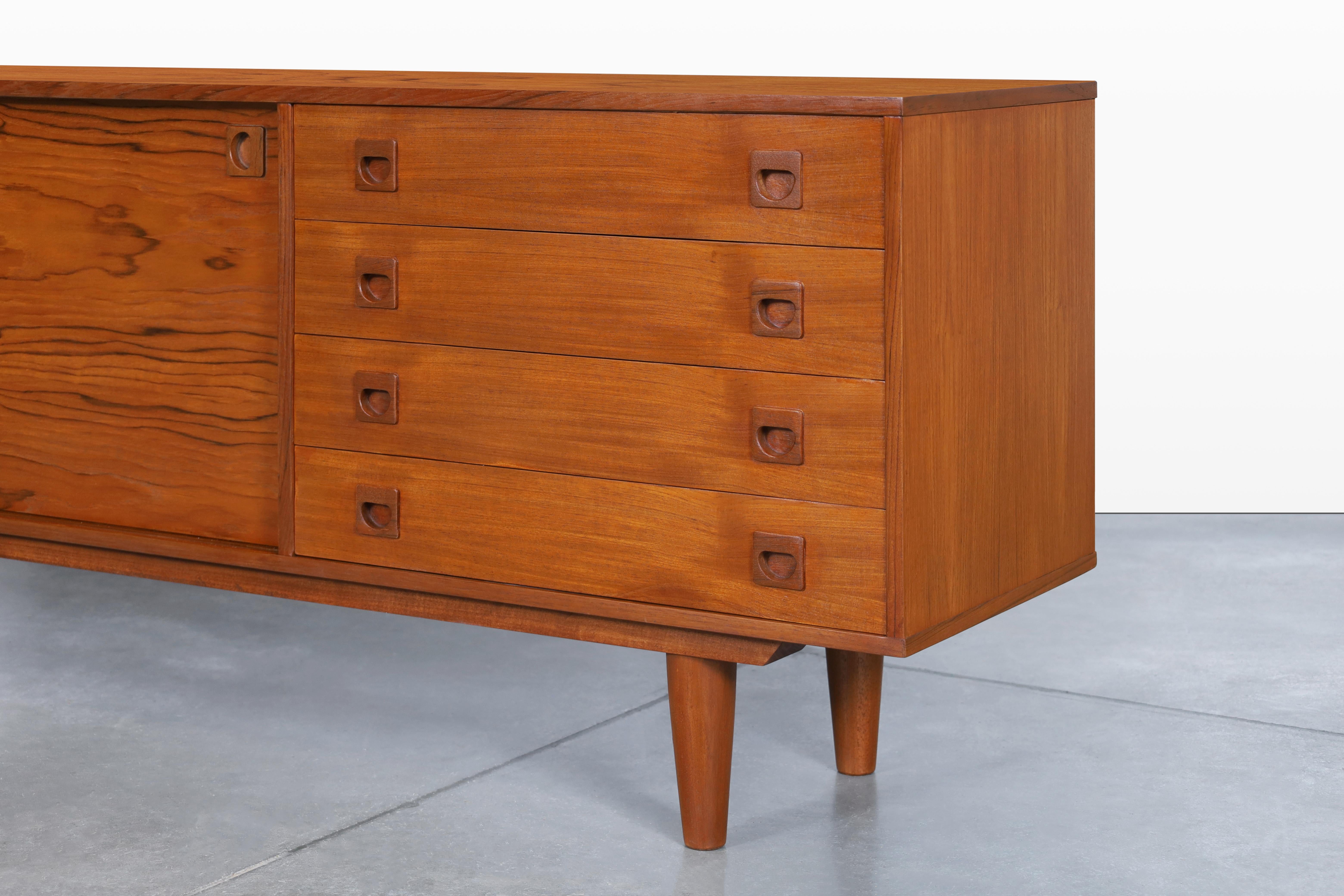 Danish Modern Teak Credenza In Excellent Condition For Sale In North Hollywood, CA