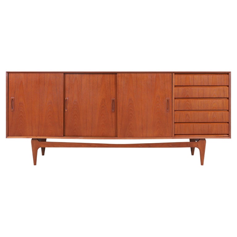 Danish Modern Teak Credenza For Sale at 1stDibs
