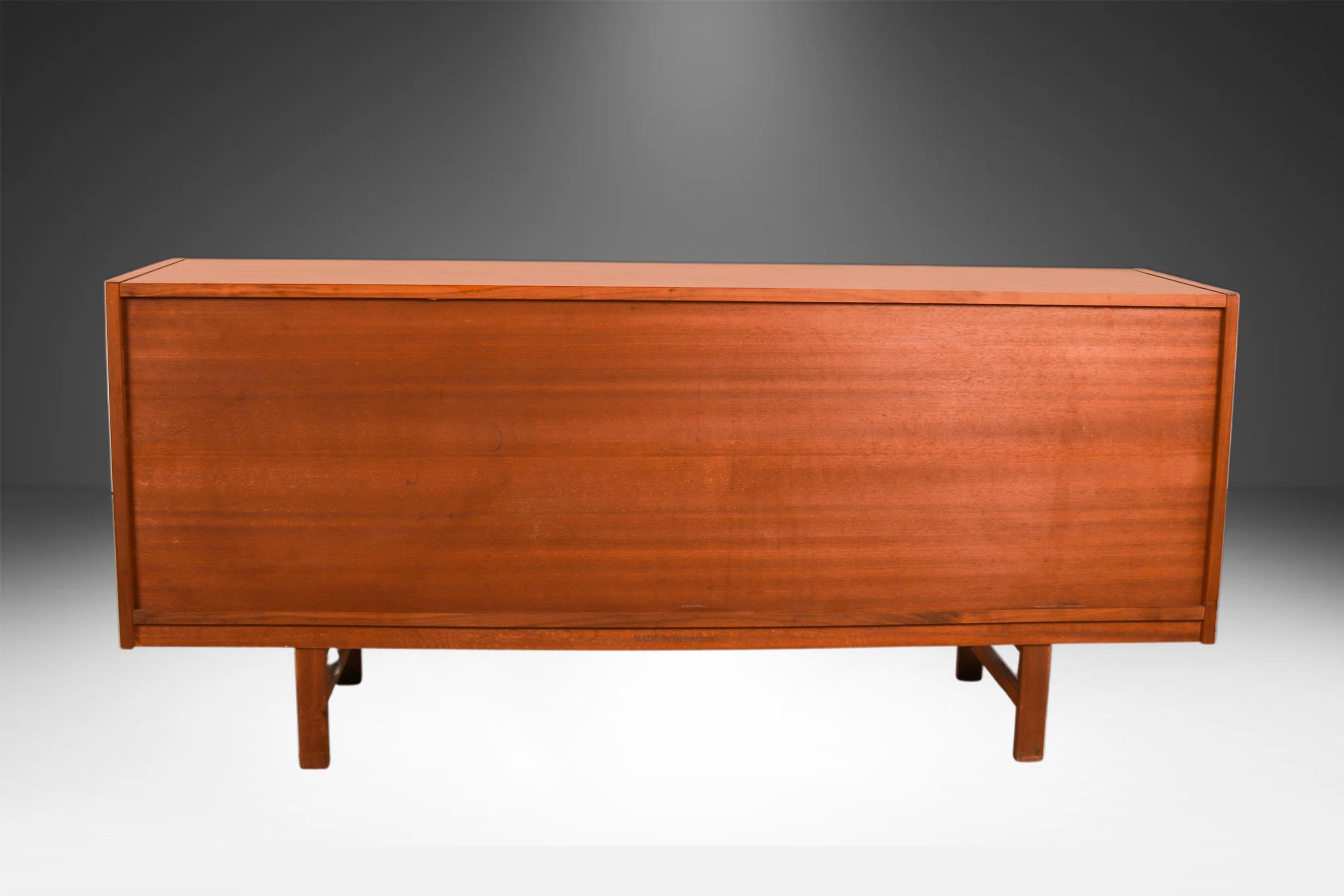 Danish Modern Teak Credenza in the style of Kofod-Larsen for Faarup Mobelfabrik en vente 6