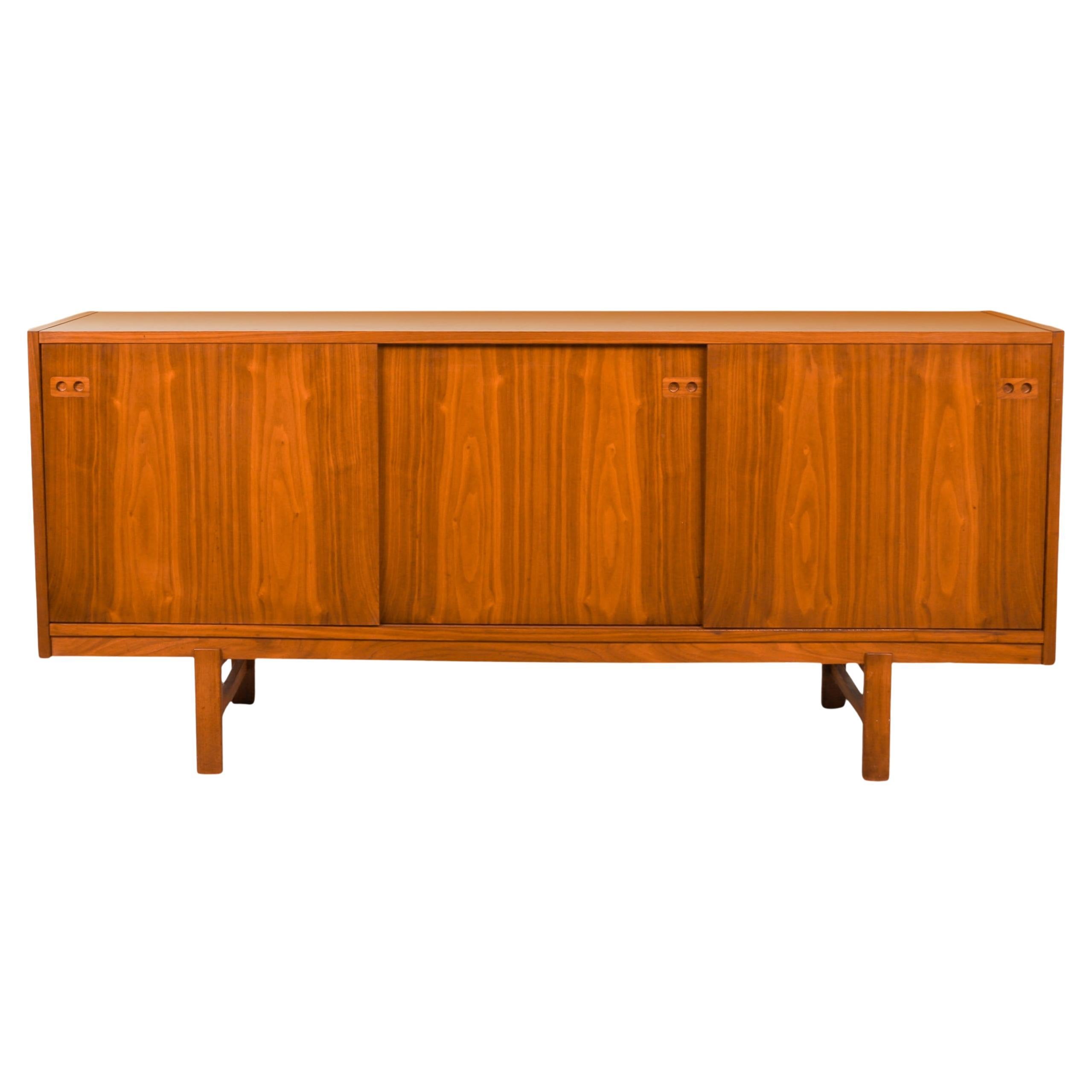 Danish Modern Teak Credenza in the style of Kofod-Larsen for Faarup Mobelfabrik en vente