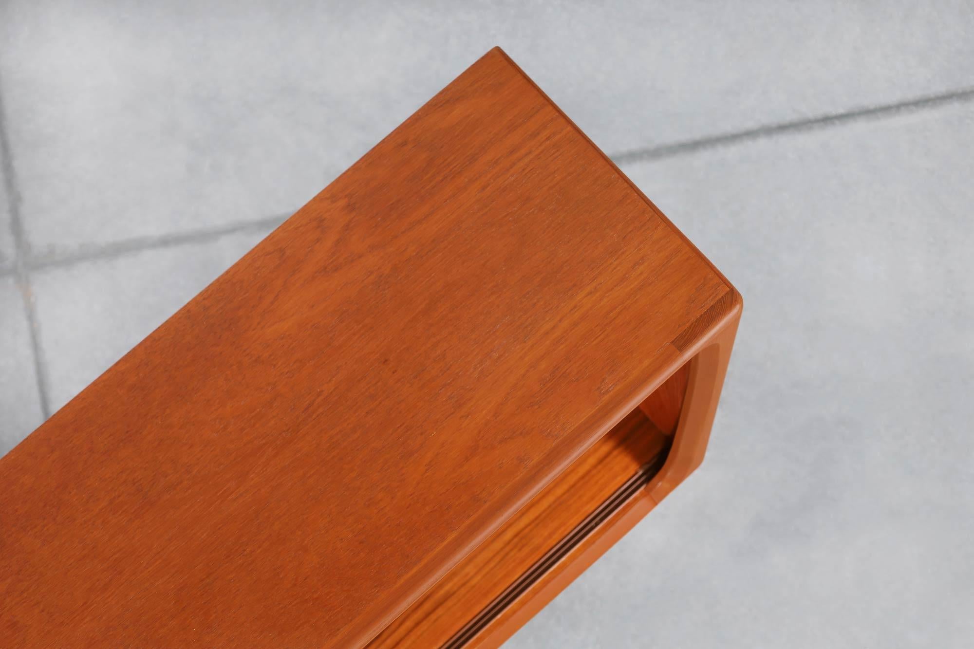 Credenza o libreria moderna danese in teak con ante in vetro di Bernhard Pedersen in vendita 4