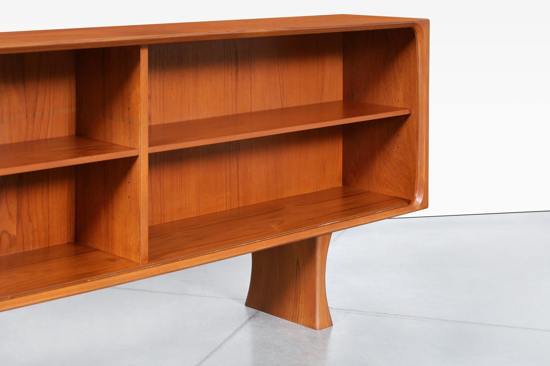 Danese Credenza o libreria moderna danese in teak con ante in vetro di Bernhard Pedersen in vendita