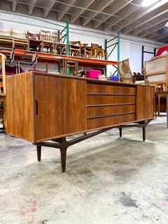 Credenza o consola danesa moderna de teca
