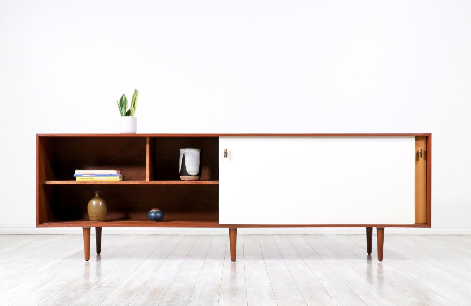 Mid-Century Modern Expertly Restored - Danish Modern Teak Credenza with Two-Tone Lacquered-Doors For Sale