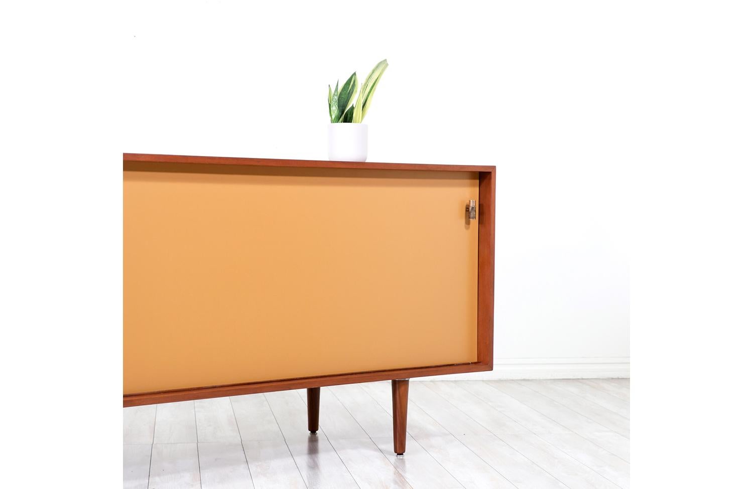 Expertly Restored - Danish Modern Teak Credenza with Two-Tone Lacquered-Doors For Sale 2
