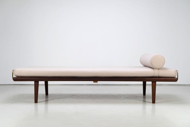 Daybed GE 19 by Hans J. Wegner. The daybed is made of a beautiful teak wood. New foam and fabric.