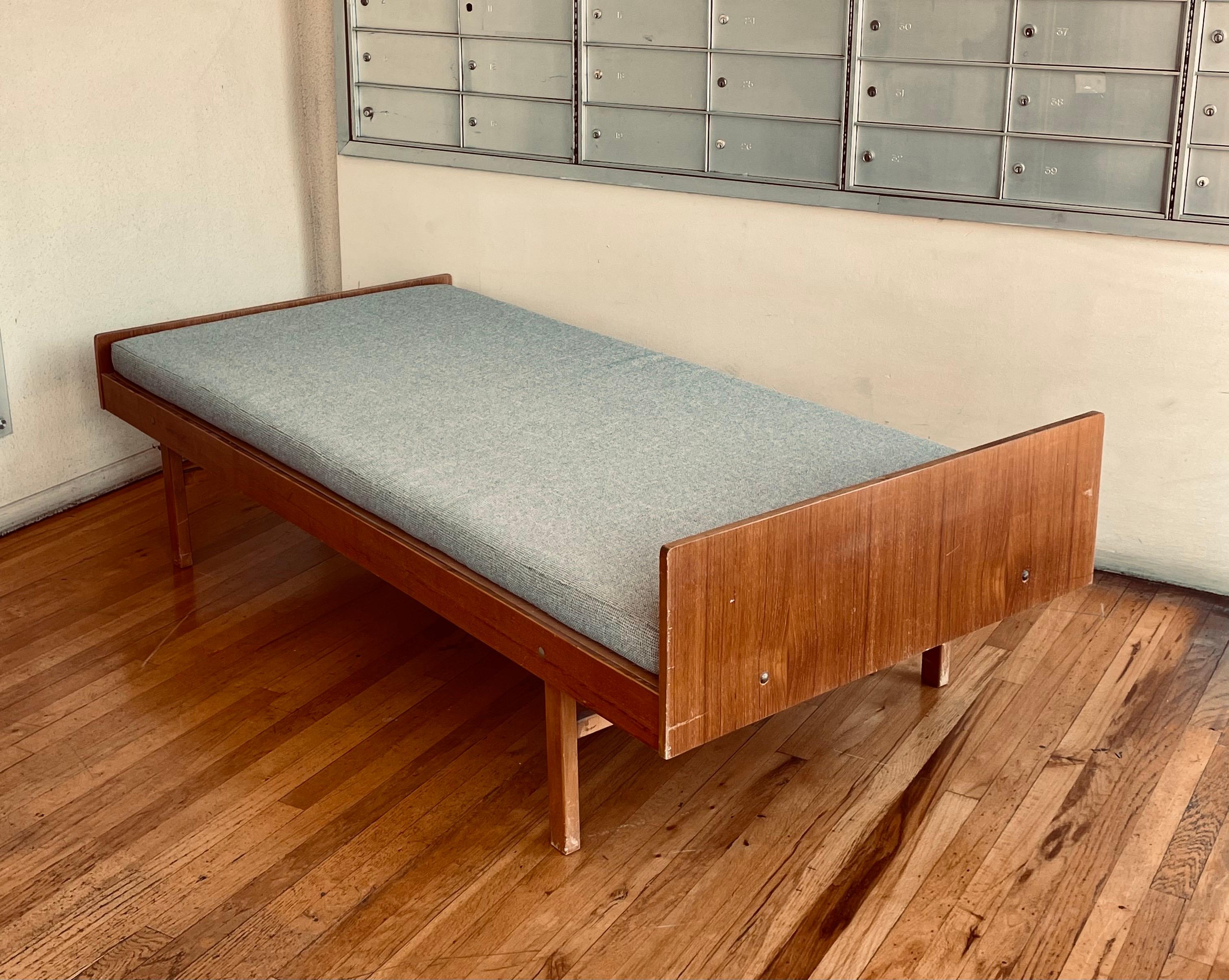 Simple Elegant Danish teak daybed great for an extra guest room, recovered with Knoll gray fabric we have oiled and cleaned the daybed it has its original finish very clean simple solid and sturdy.