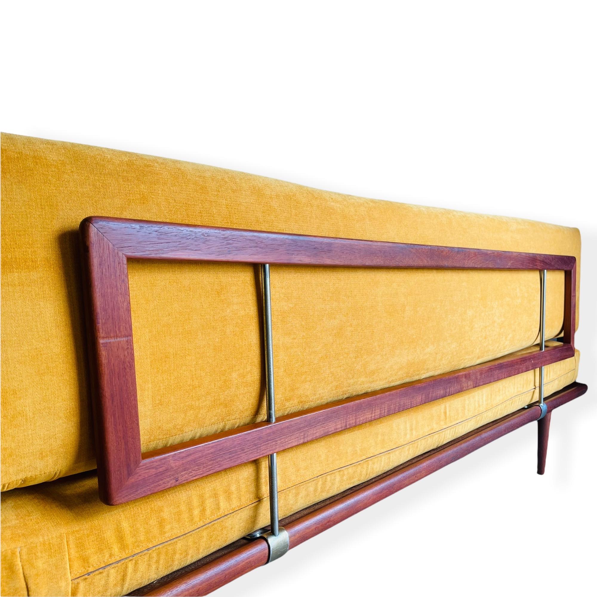 Danish Modern Teak Daybed / Sofa by Peter Hvidt for John Stuart 20th Century   In Good Condition In Brooklyn, NY