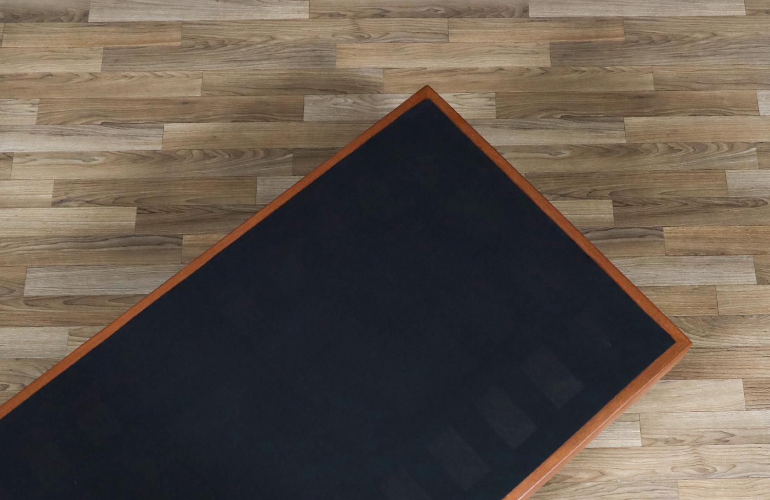 Lettino danese moderno in teak con inserti in pelle in vendita 4
