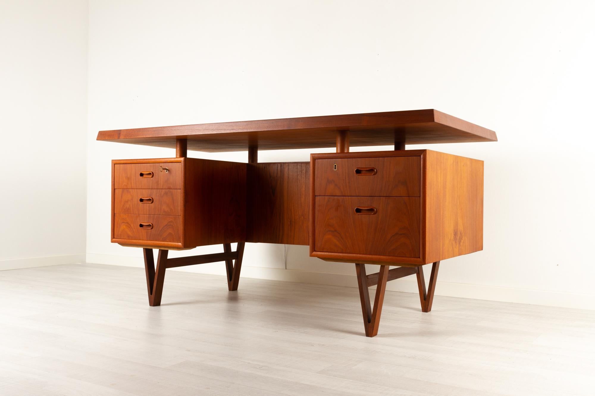 Danish Modern Teak Desk, 1960s 1