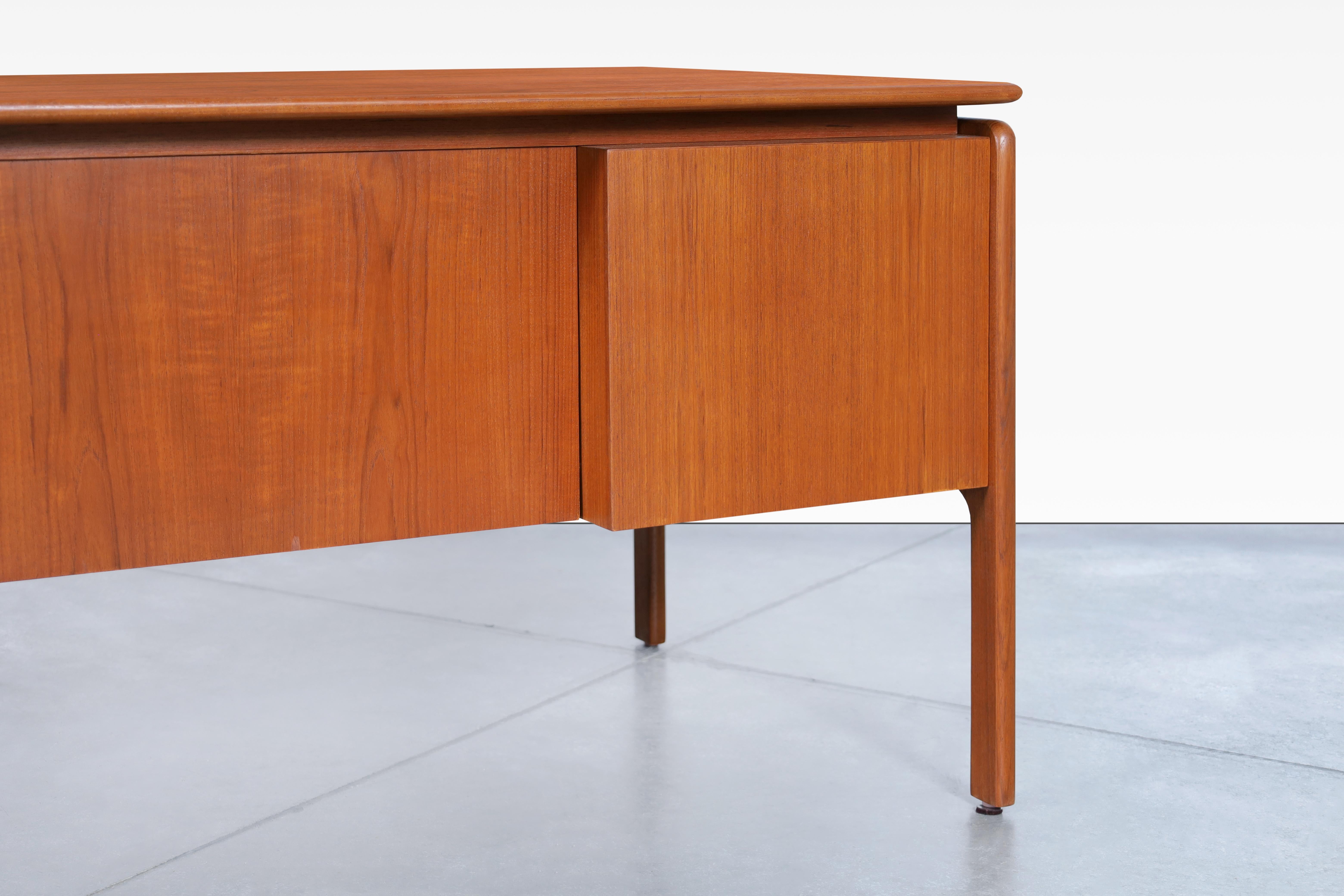 Danish Modern Teak Desk by Danflex For Sale 6