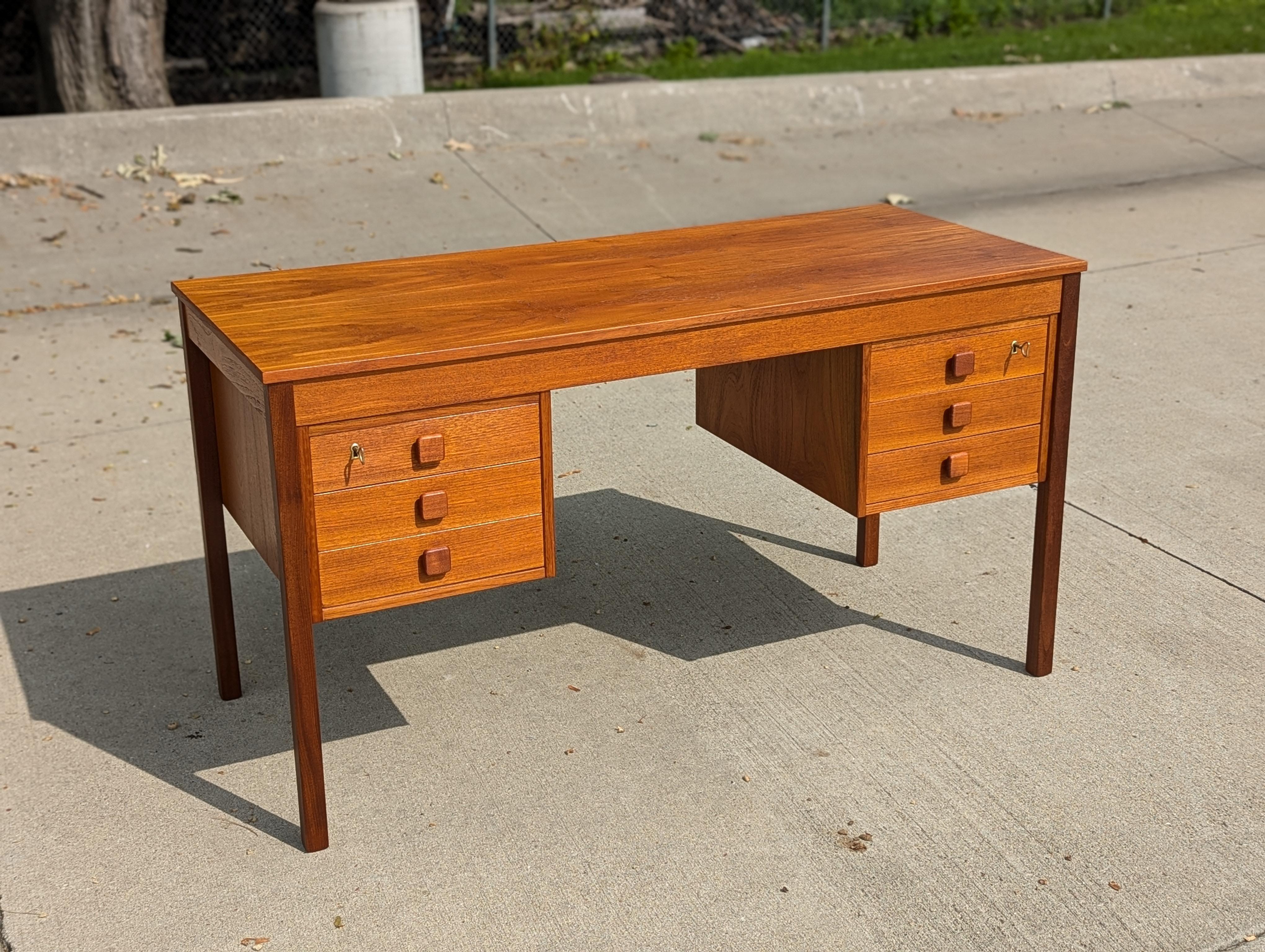 Danish Modern Teak Desk By Domino Møbler In Good Condition For Sale In Cedar Falls, IA