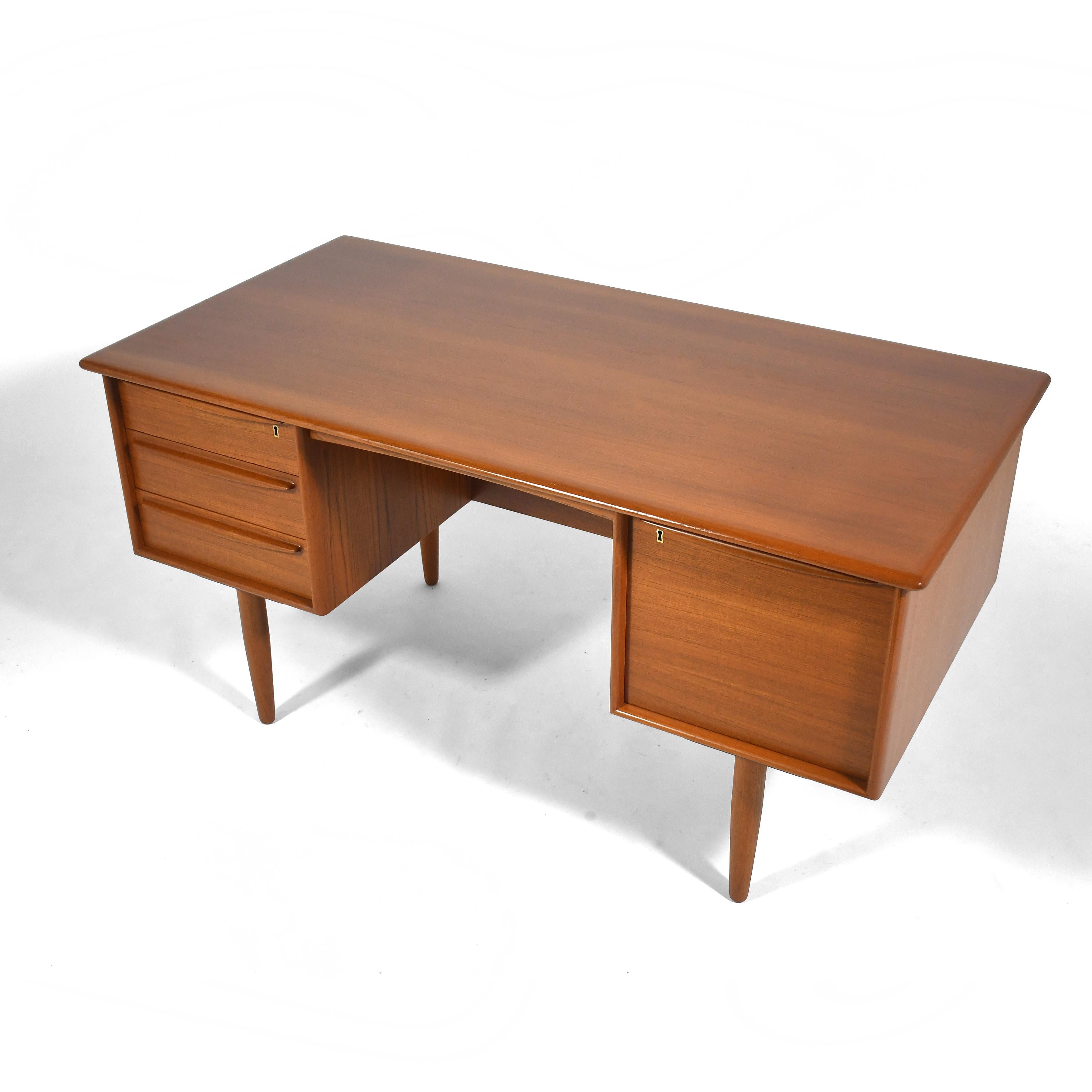 Danish Modern Teak Desk by Falster In Good Condition In Highland, IN