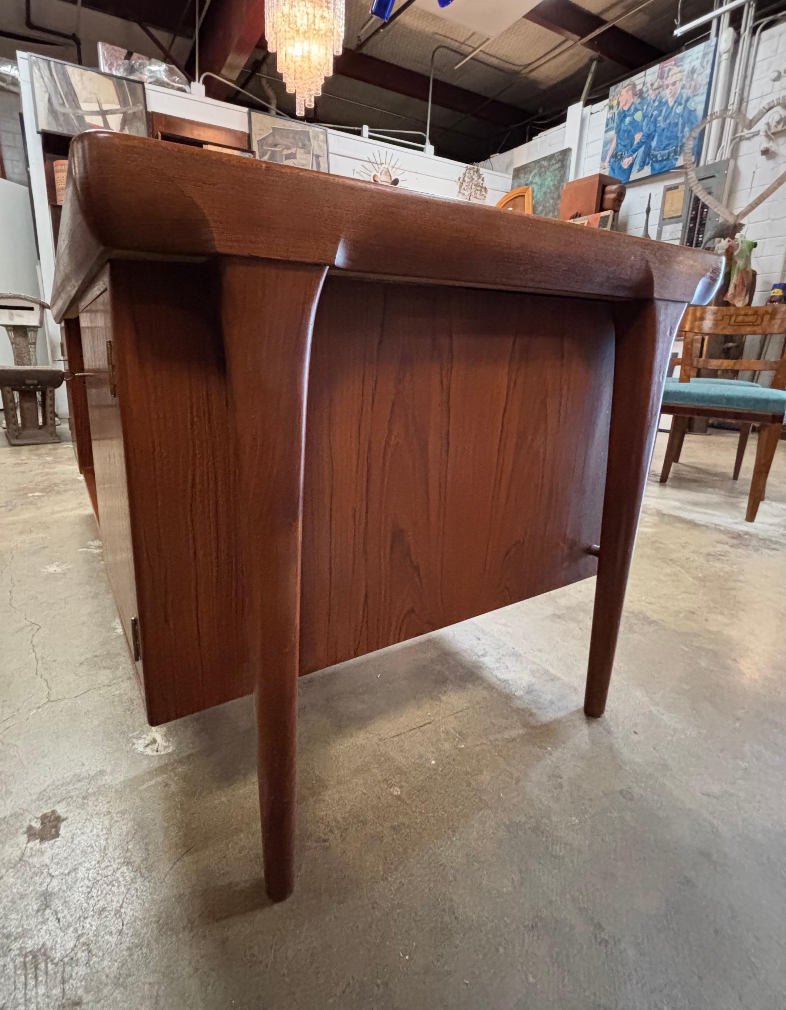 Scrivania moderna danese in teak di K. A. B. Simonsen in vendita 4