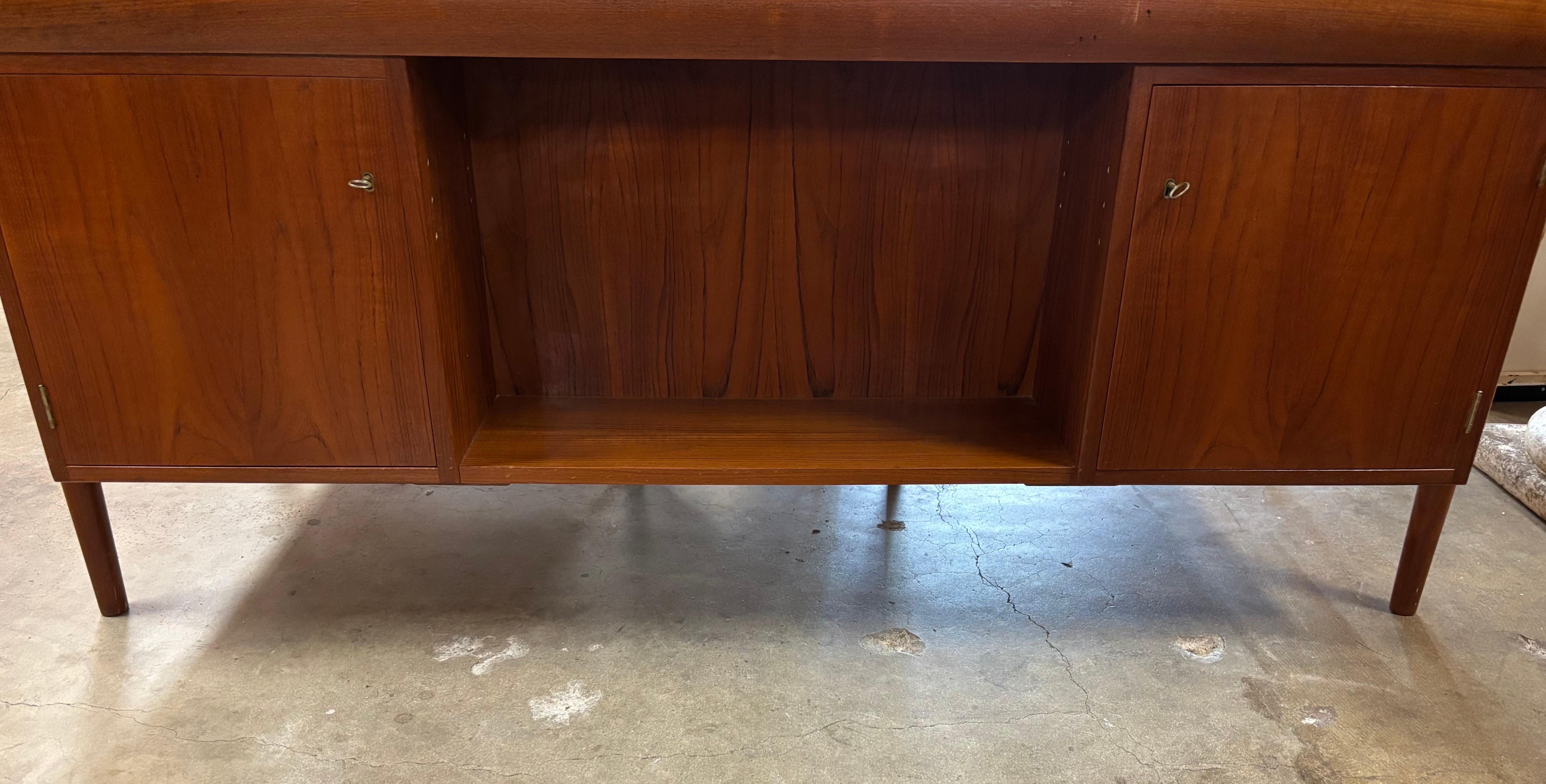 Scrivania moderna danese in teak di K. A. B. Simonsen in vendita 5