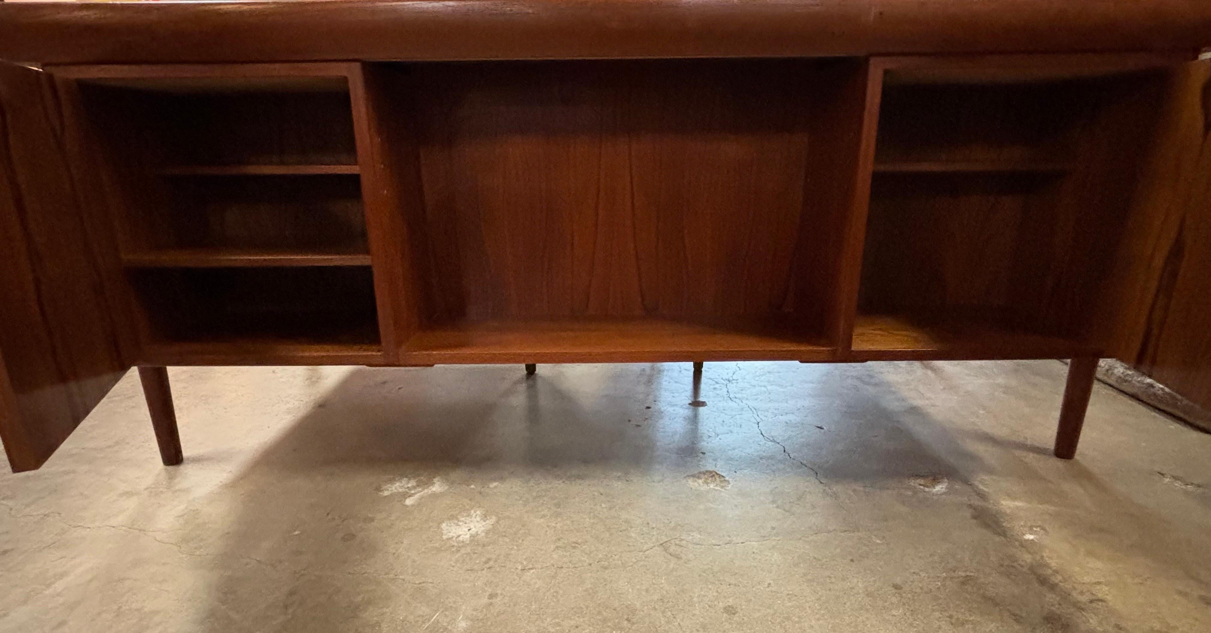 Scrivania moderna danese in teak di K. A. B. Simonsen in vendita 7