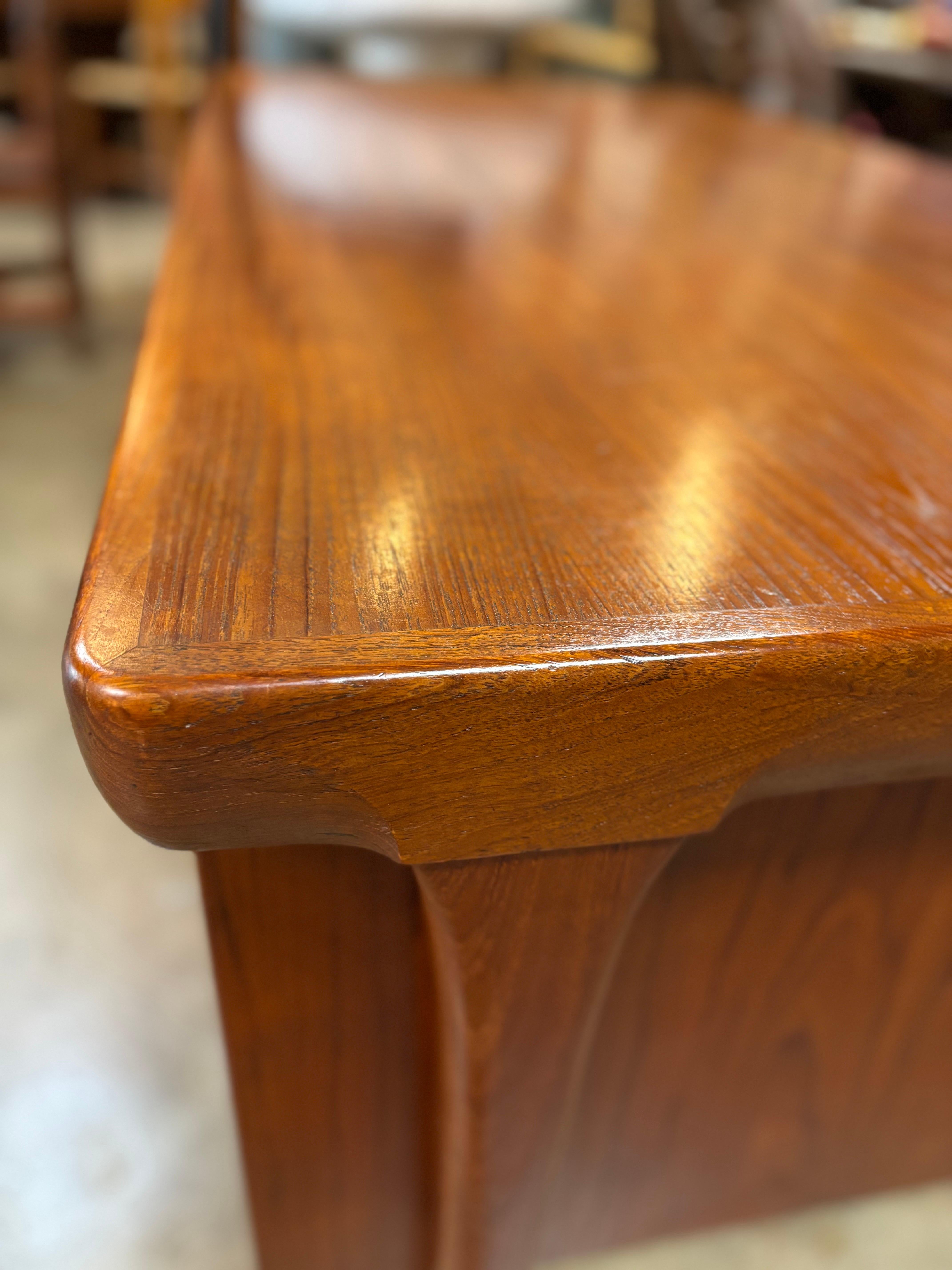 Scrivania moderna danese in teak di K. A. B. Simonsen In condizioni buone in vendita a San Antonio, TX