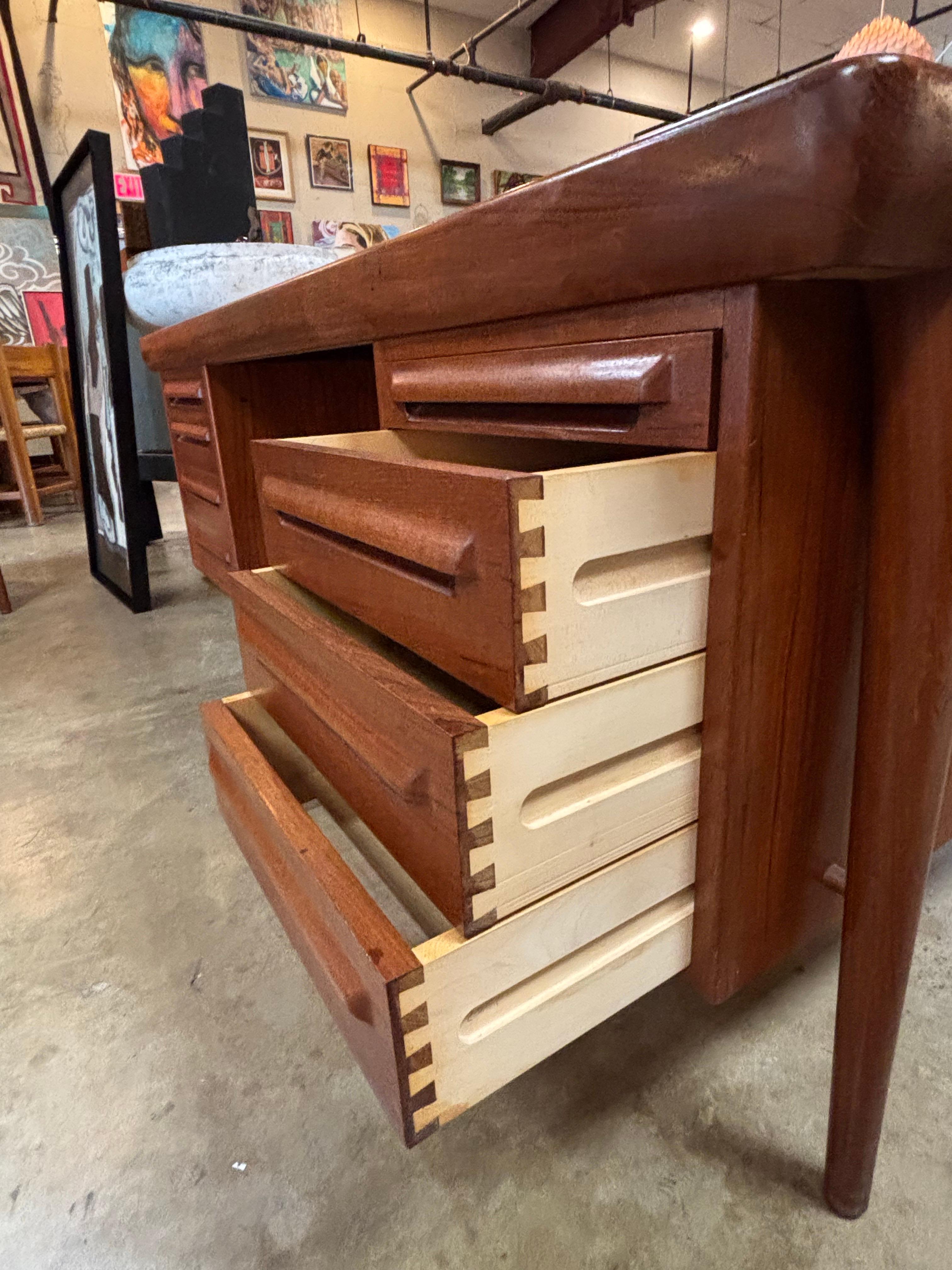 Scrivania moderna danese in teak di K. A. B. Simonsen in vendita 1