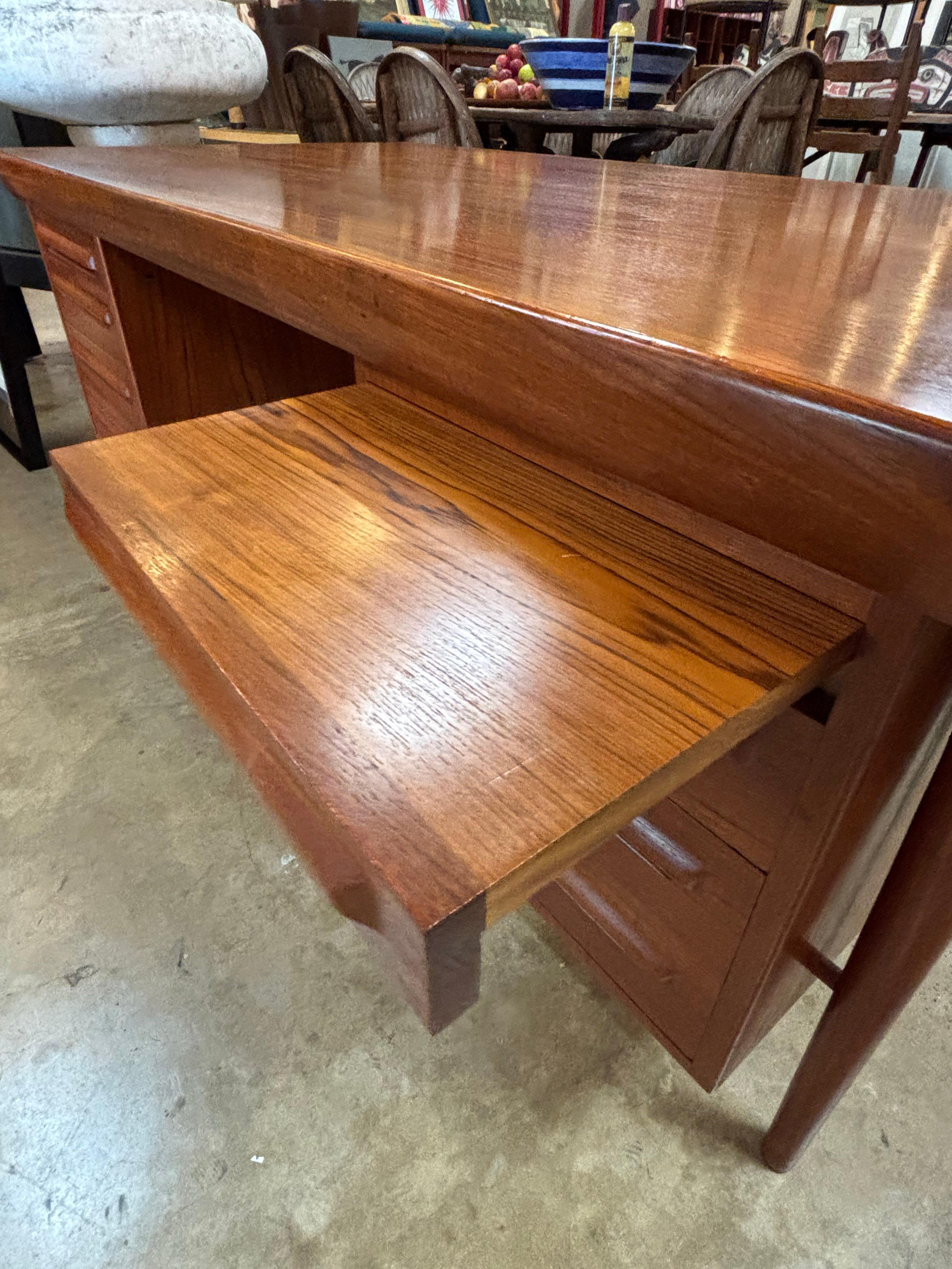 Scrivania moderna danese in teak di K. A. B. Simonsen in vendita 2