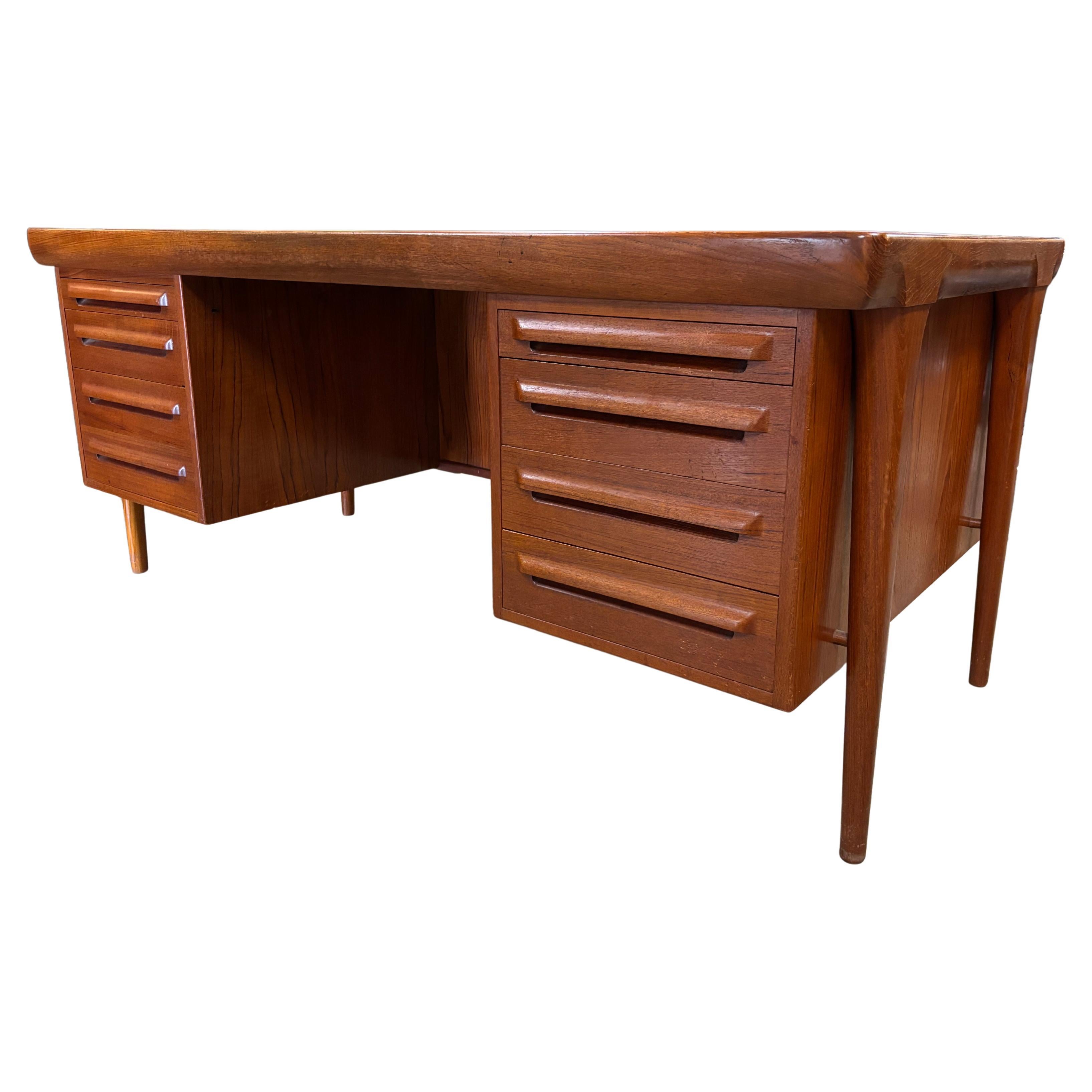 Scrivania moderna danese in teak di K. A. B. Simonsen in vendita