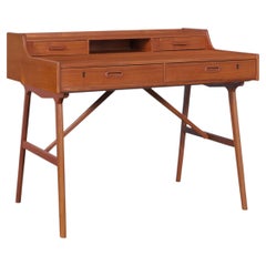 Dänischer moderner Teakholzschreibtisch Model No. 64 von Arne Wahl Iversen