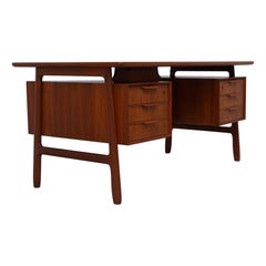 Scrivania moderna danese in teak Model 75 di Gunni Omann per Omann Jun, anni '60